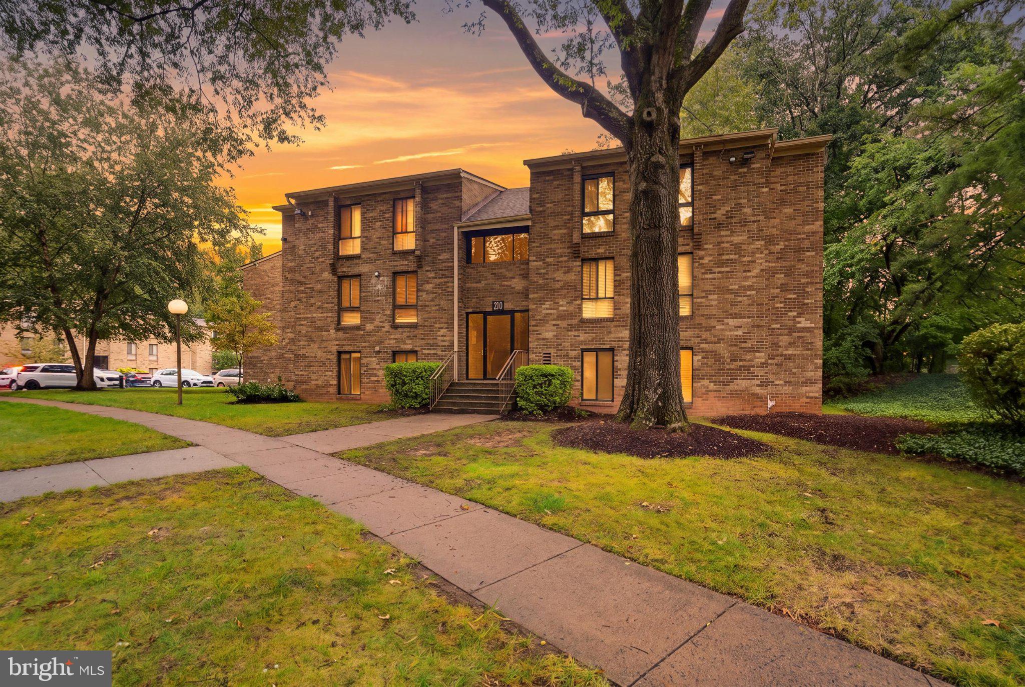 2341 FREETOWN COURT 34/2B