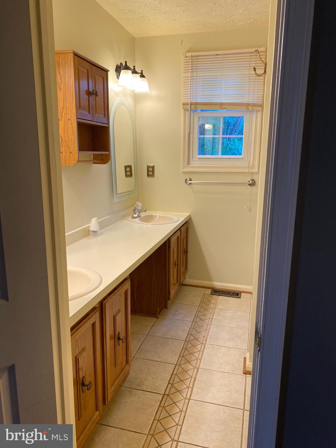 HAMPSHIRE - Residential Lease