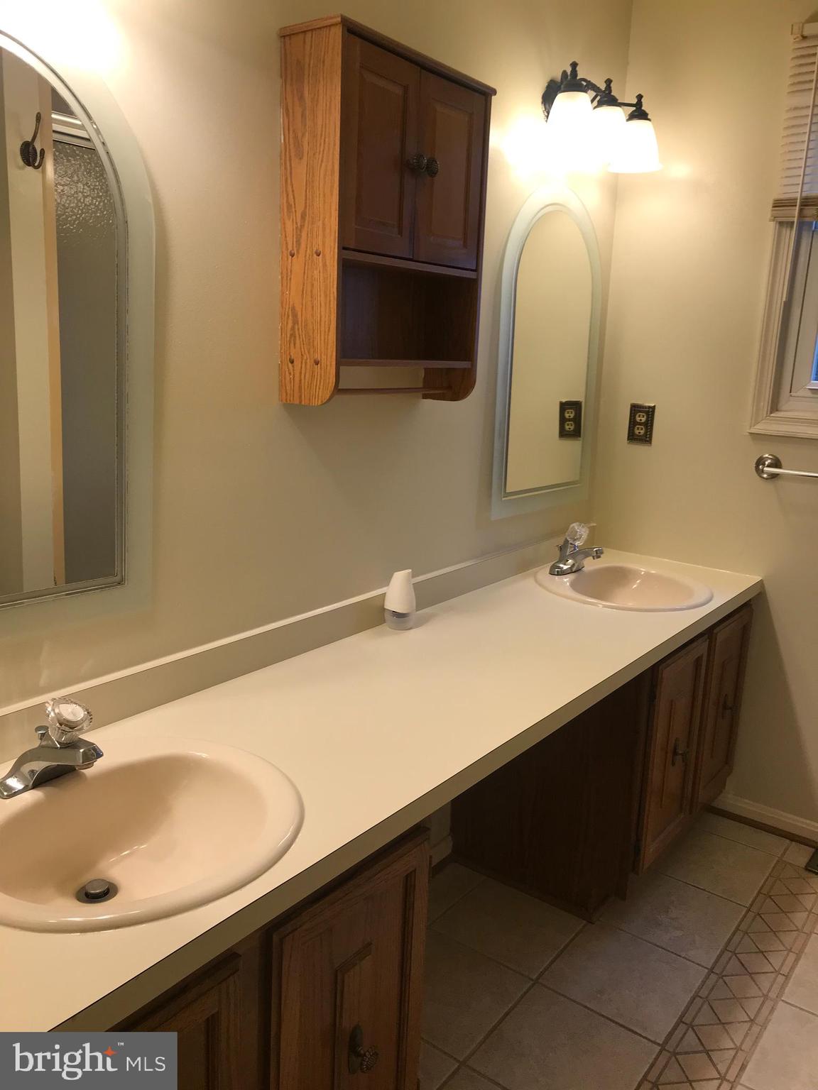 HAMPSHIRE - Residential Lease