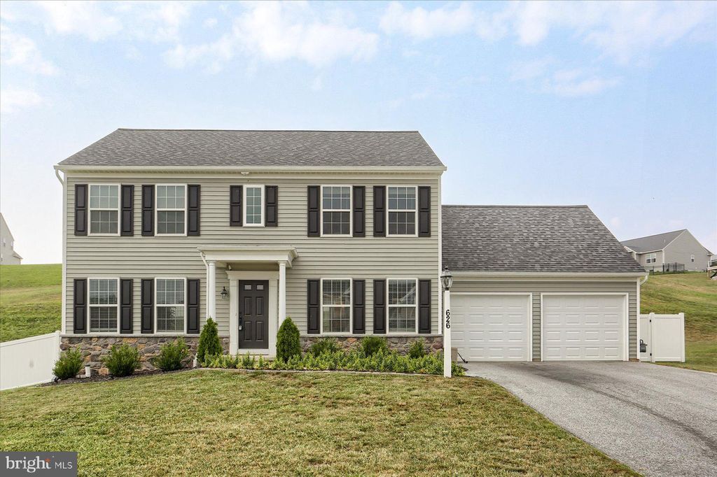Photo of 626 Rishel Drive, YORK, PA 17406 (MLS # PAYK2087768)