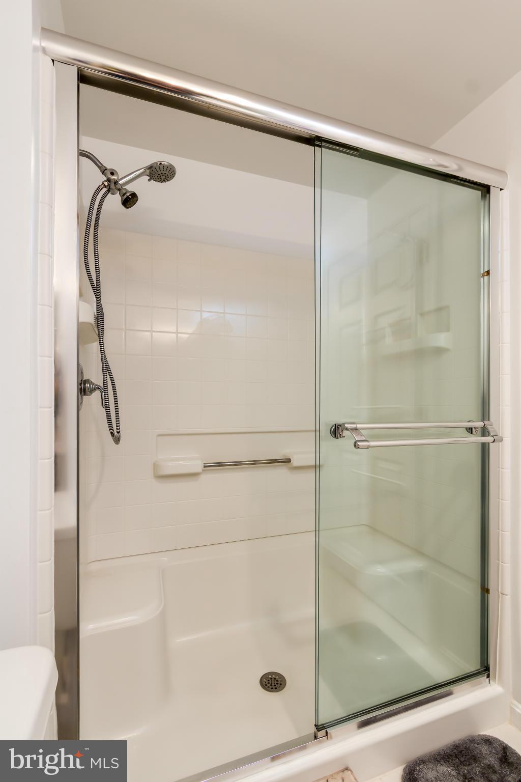 LANSDOWNE WOODS LEISURE WORLD - Residential