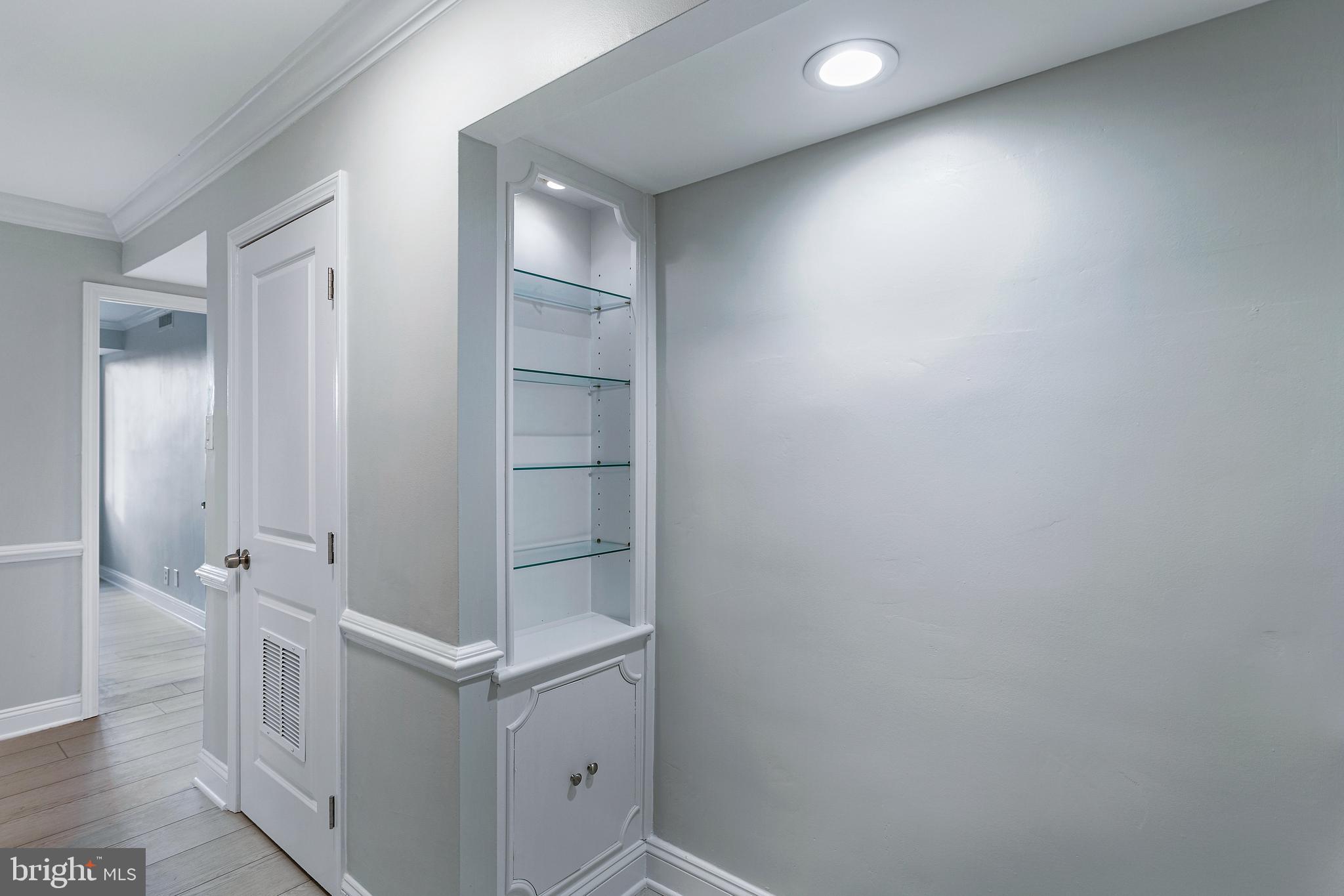 WHITEHALL - Residential