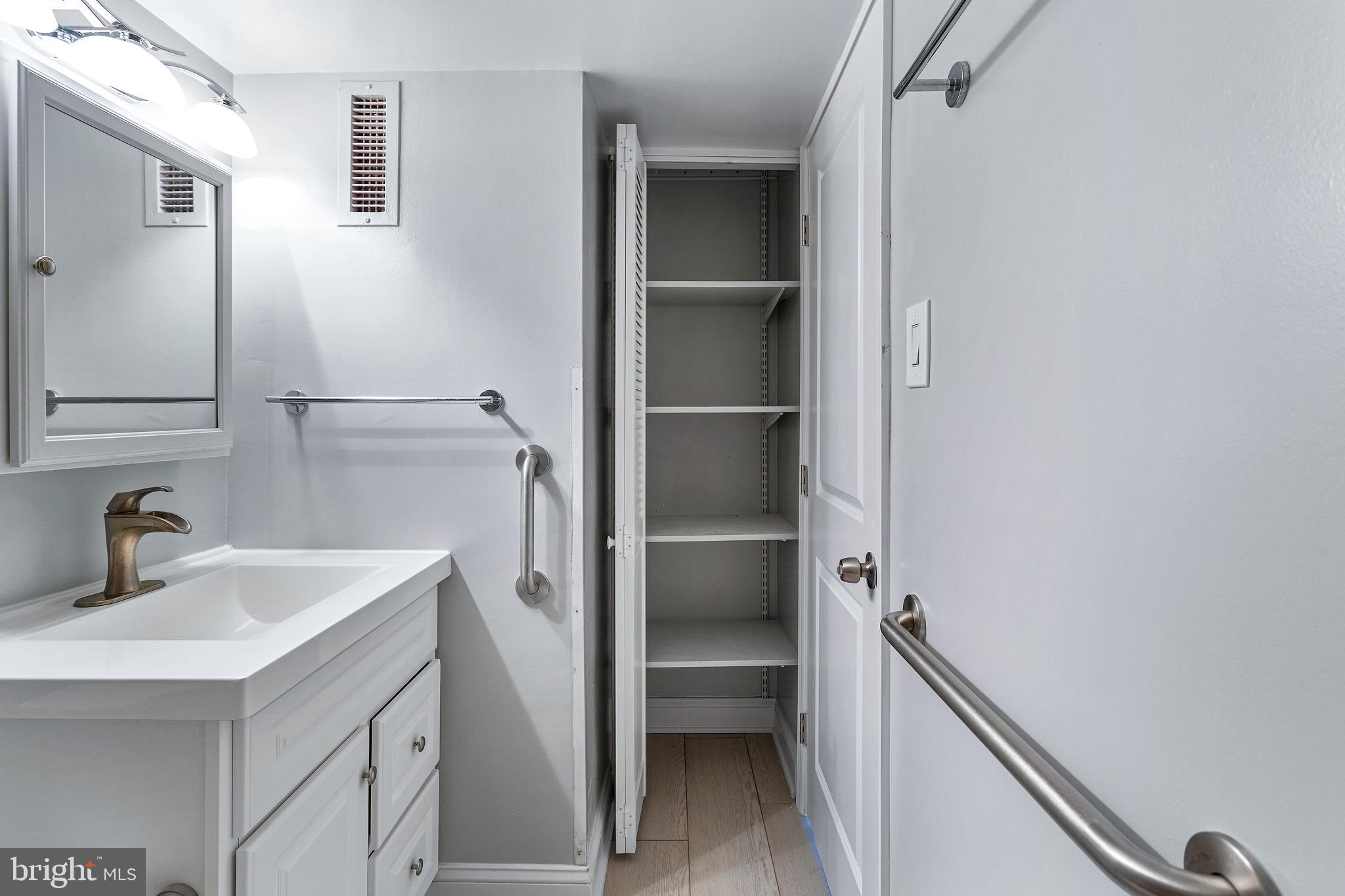 WHITEHALL - Residential