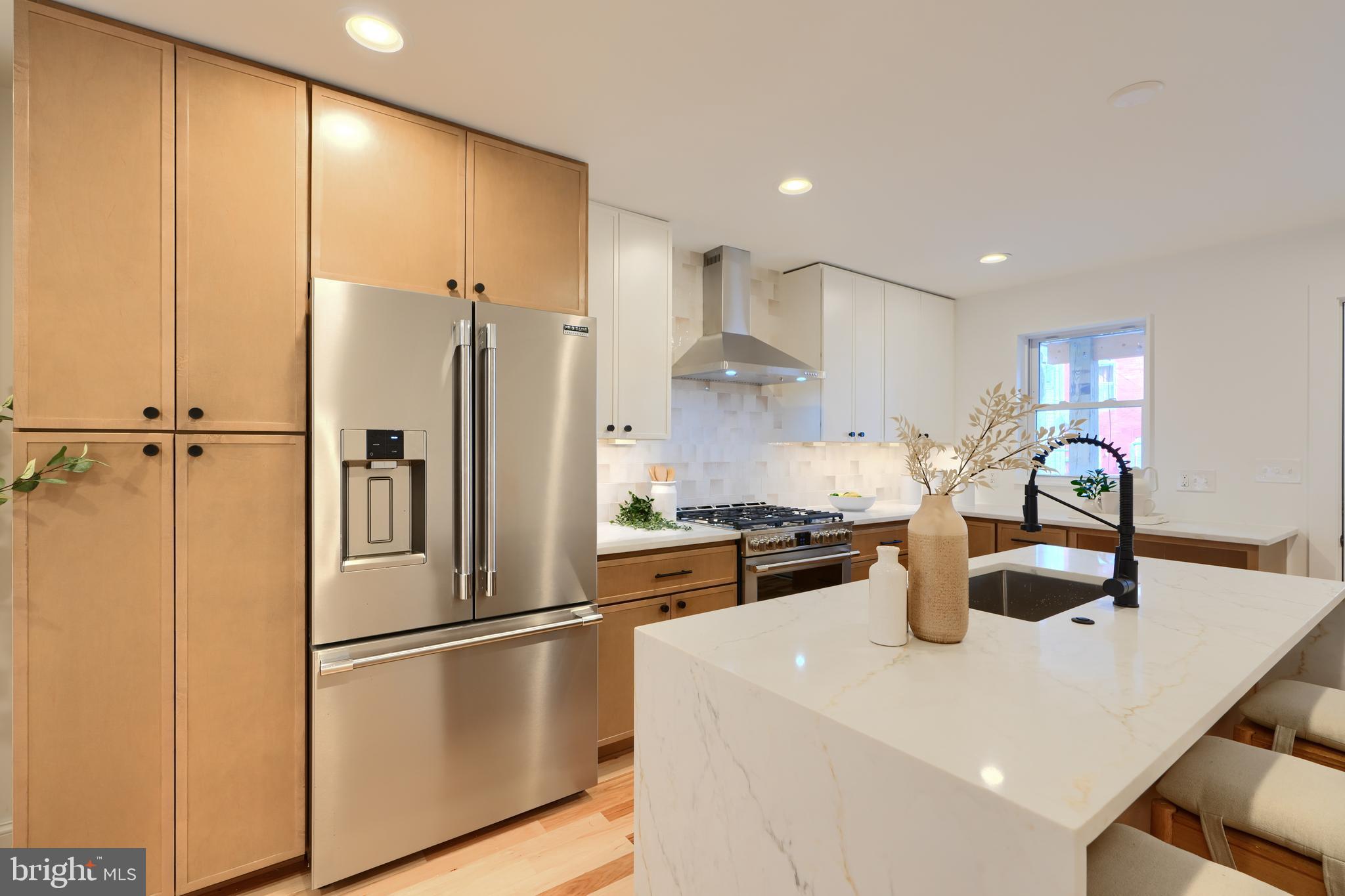 LOCUST POINT - Residential