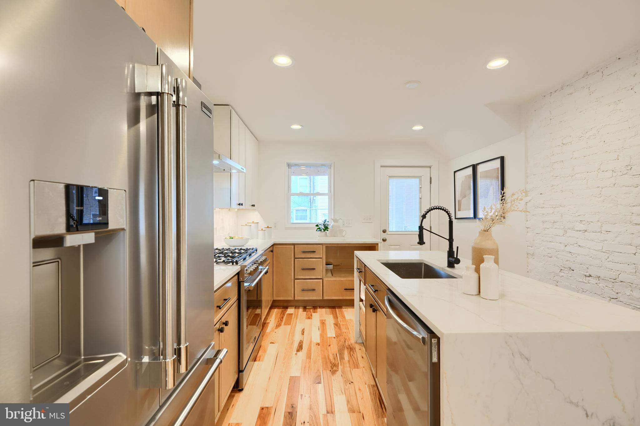 LOCUST POINT - Residential