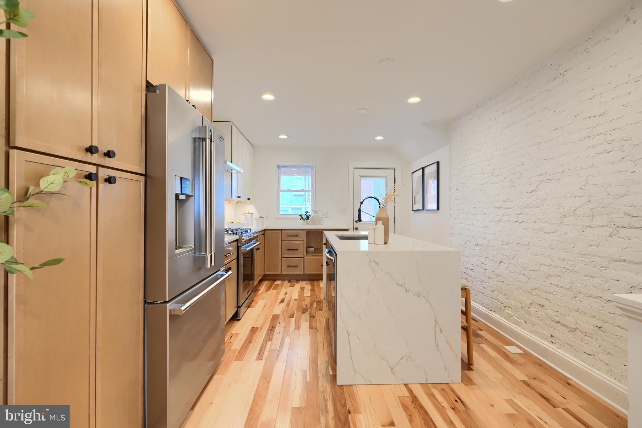 LOCUST POINT - Residential