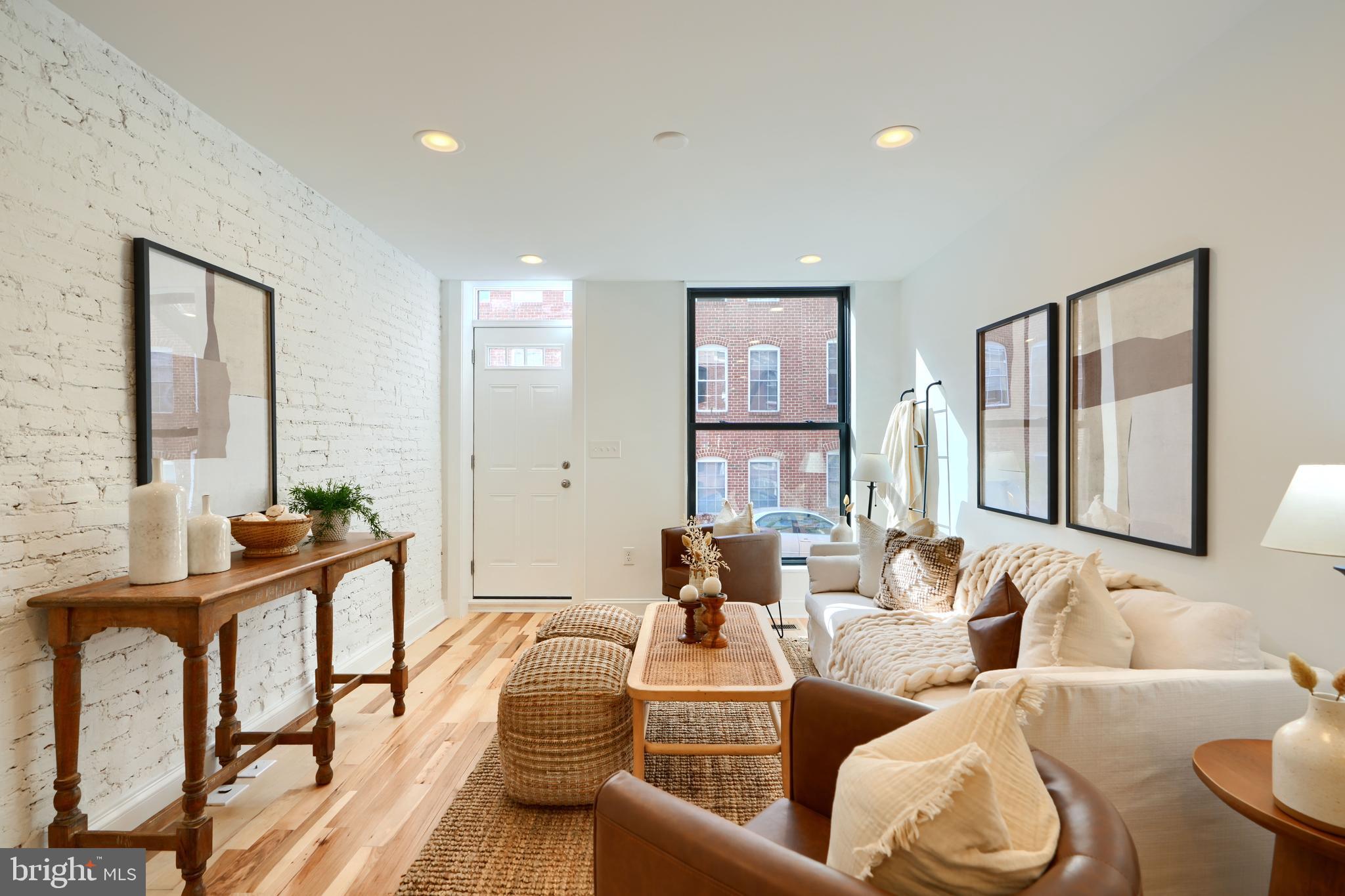 LOCUST POINT - Residential