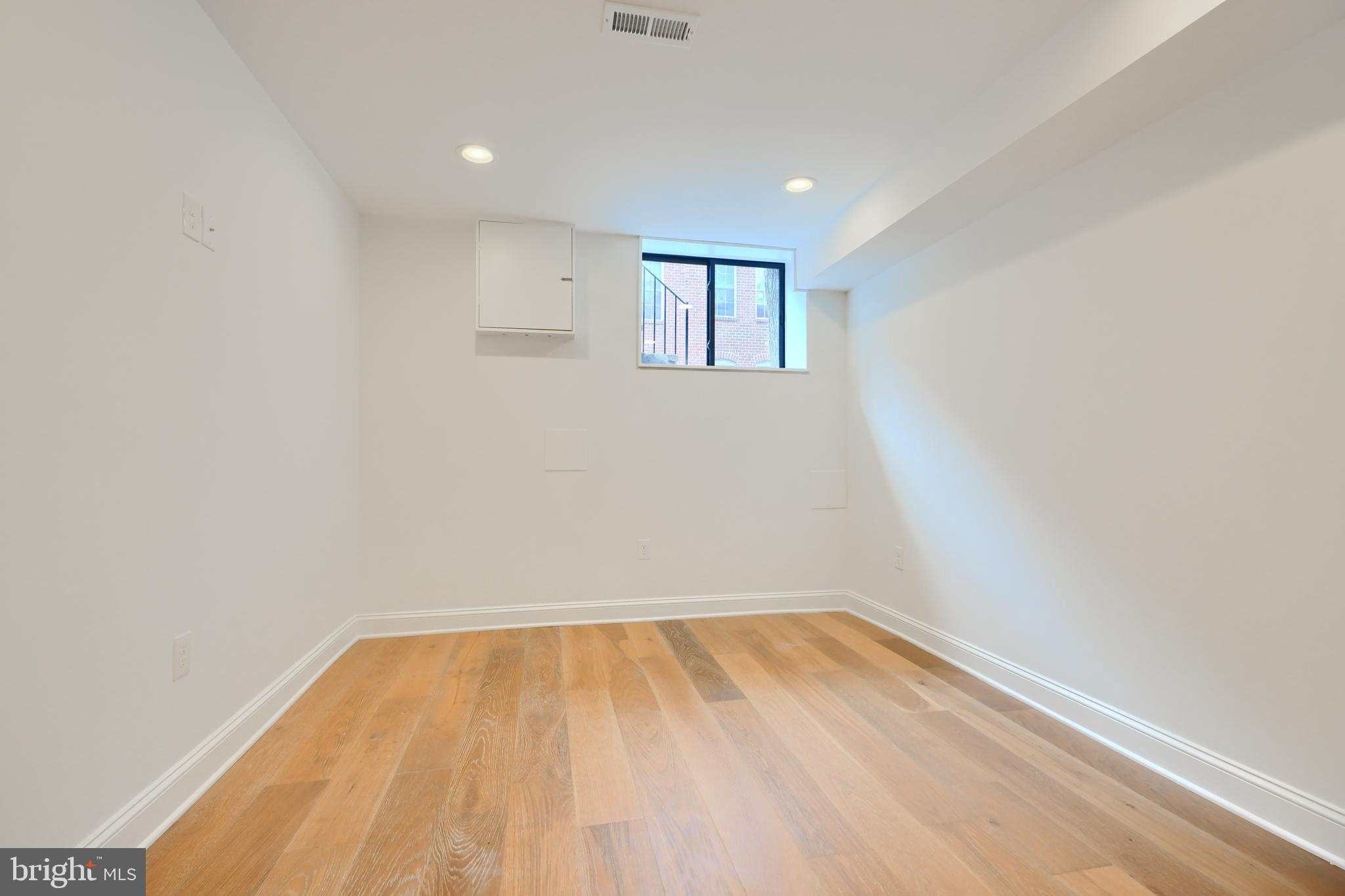 LOCUST POINT - Residential