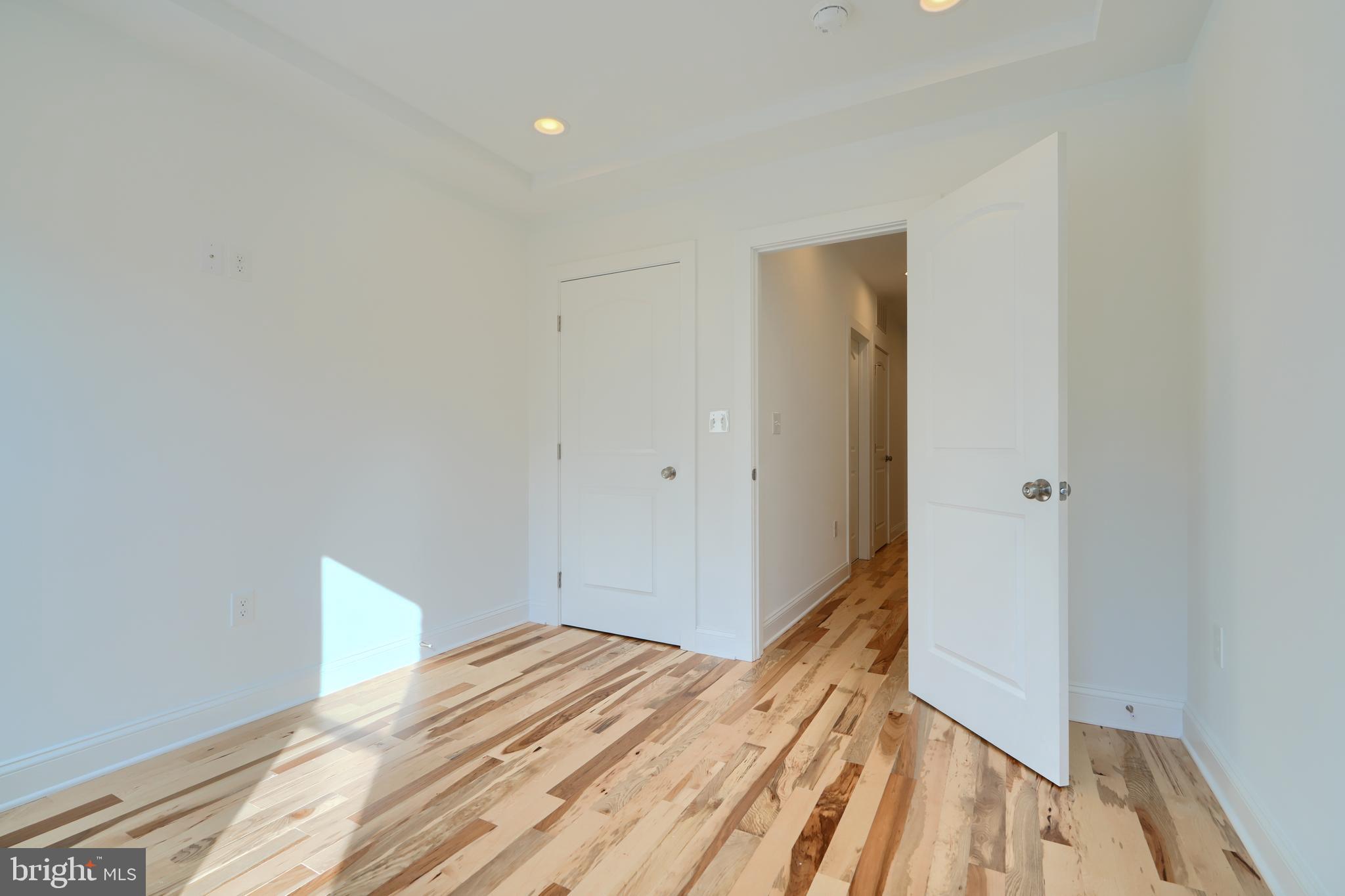 LOCUST POINT - Residential