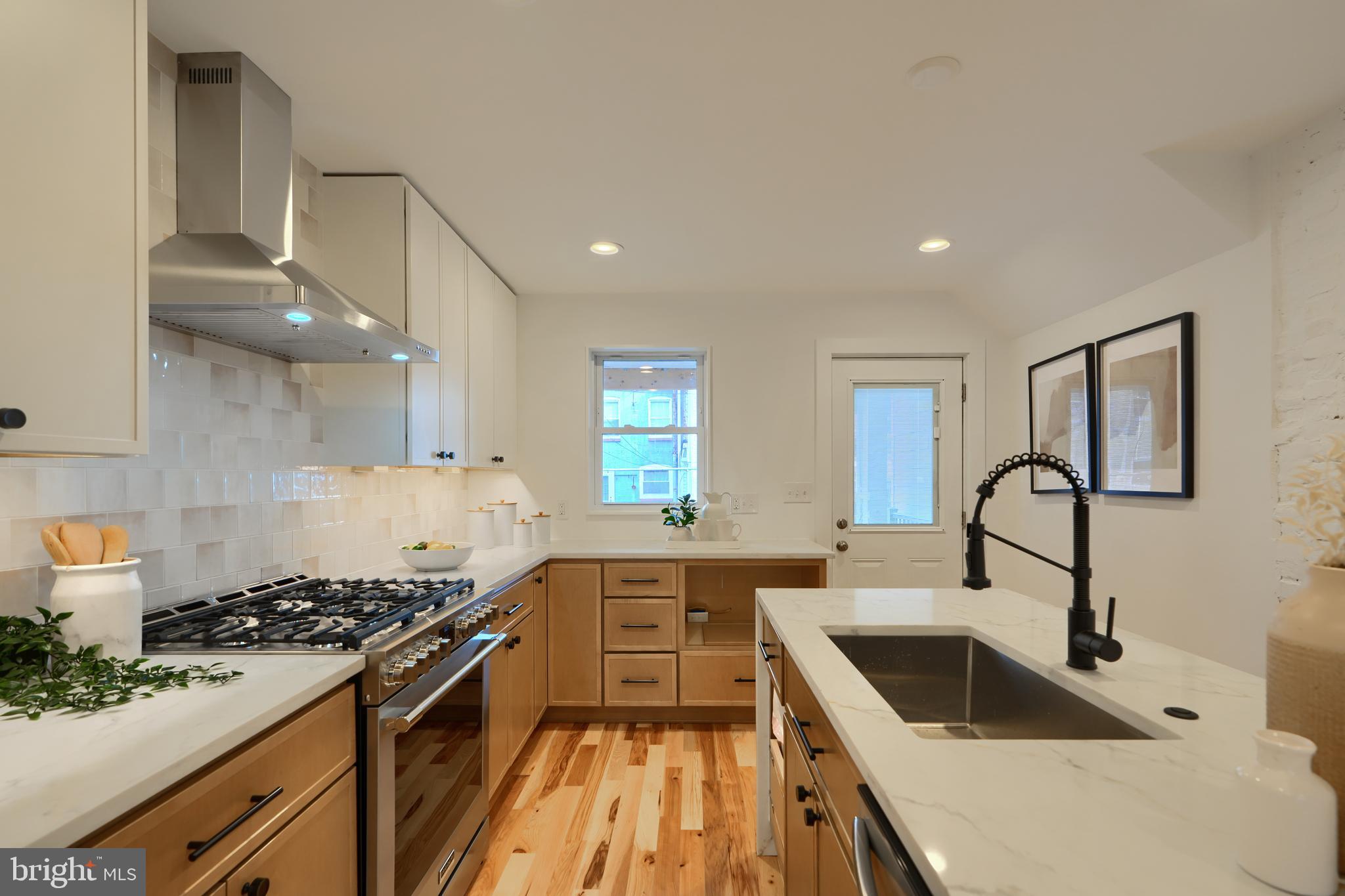 LOCUST POINT - Residential