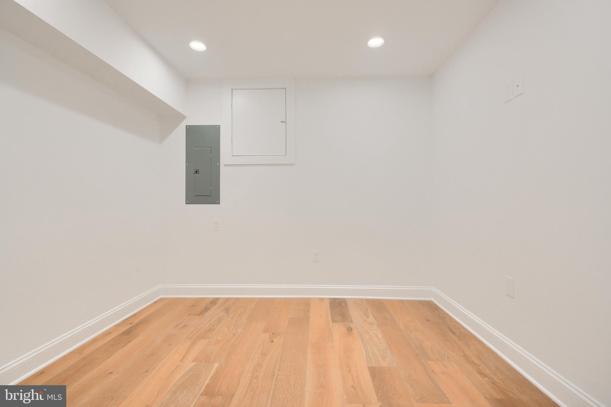 LOCUST POINT - Residential