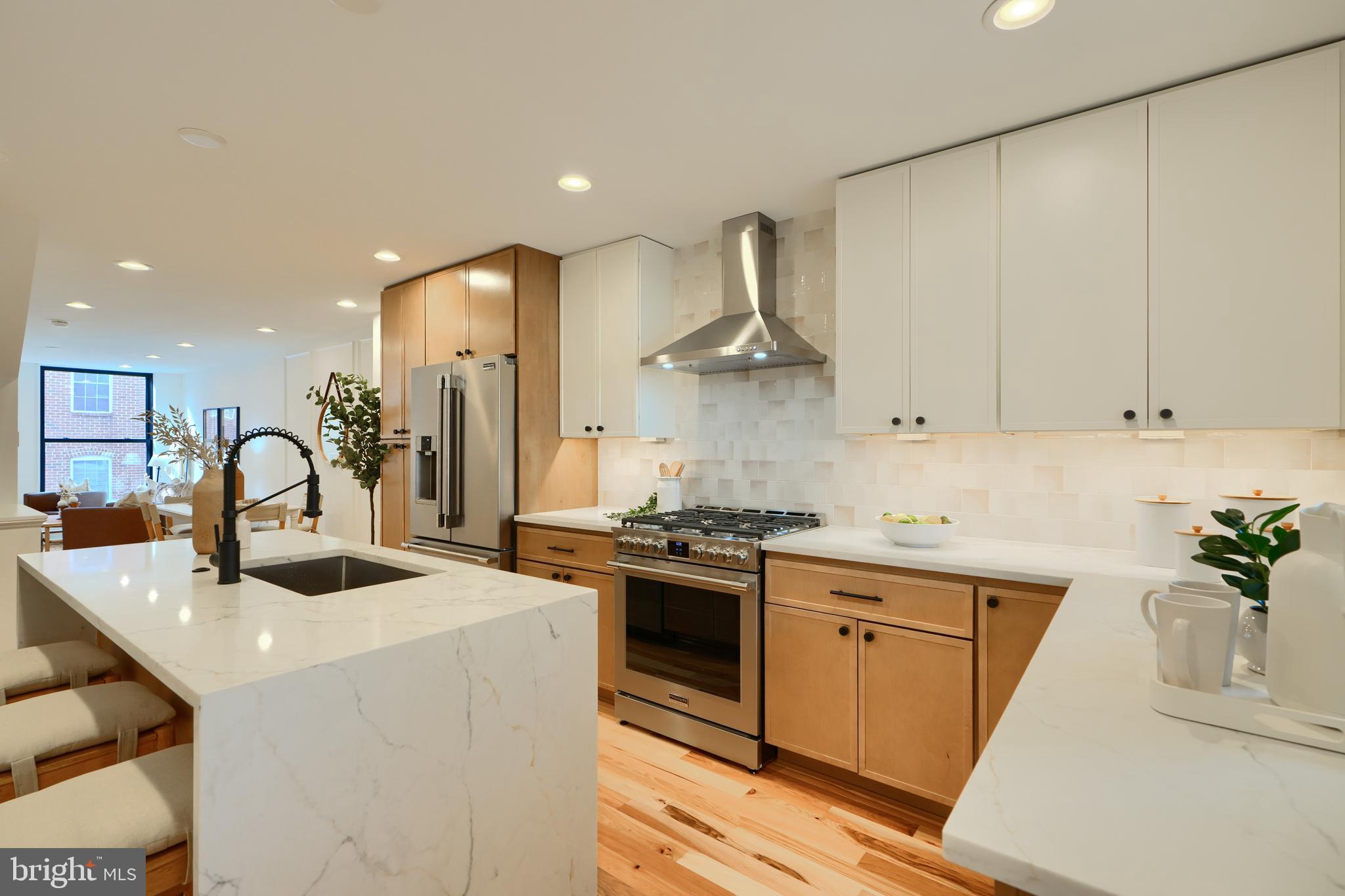 LOCUST POINT - Residential