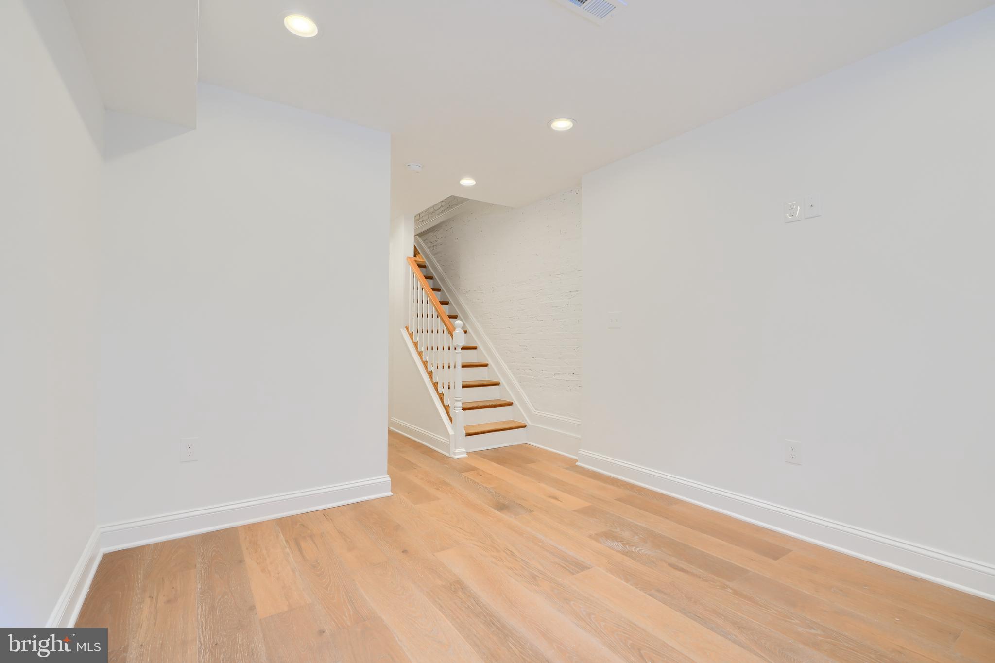 LOCUST POINT - Residential