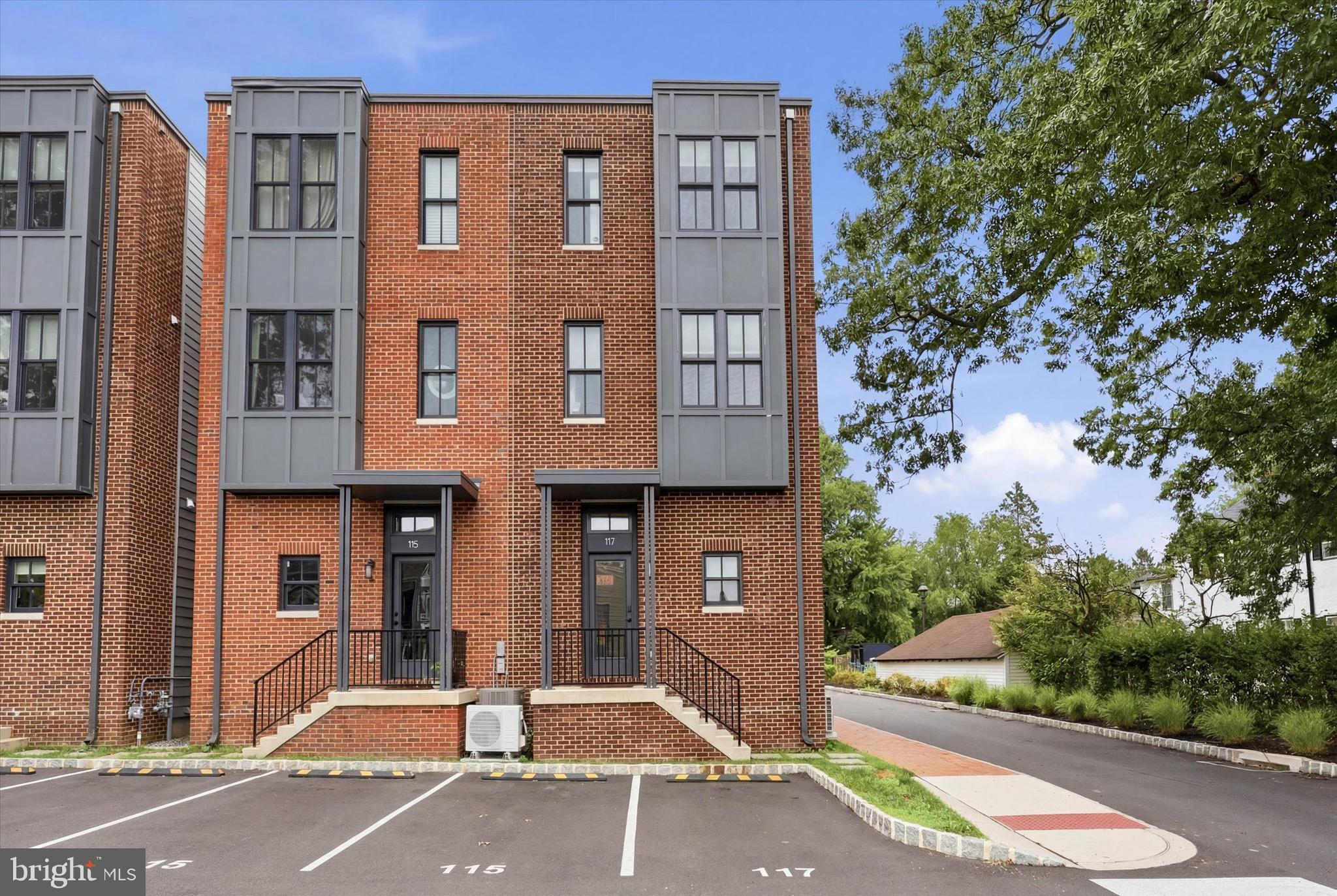 117 THORNTON LANE
