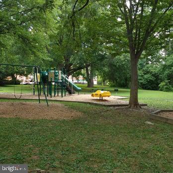 YORKTOWNE SQUARE - Residential