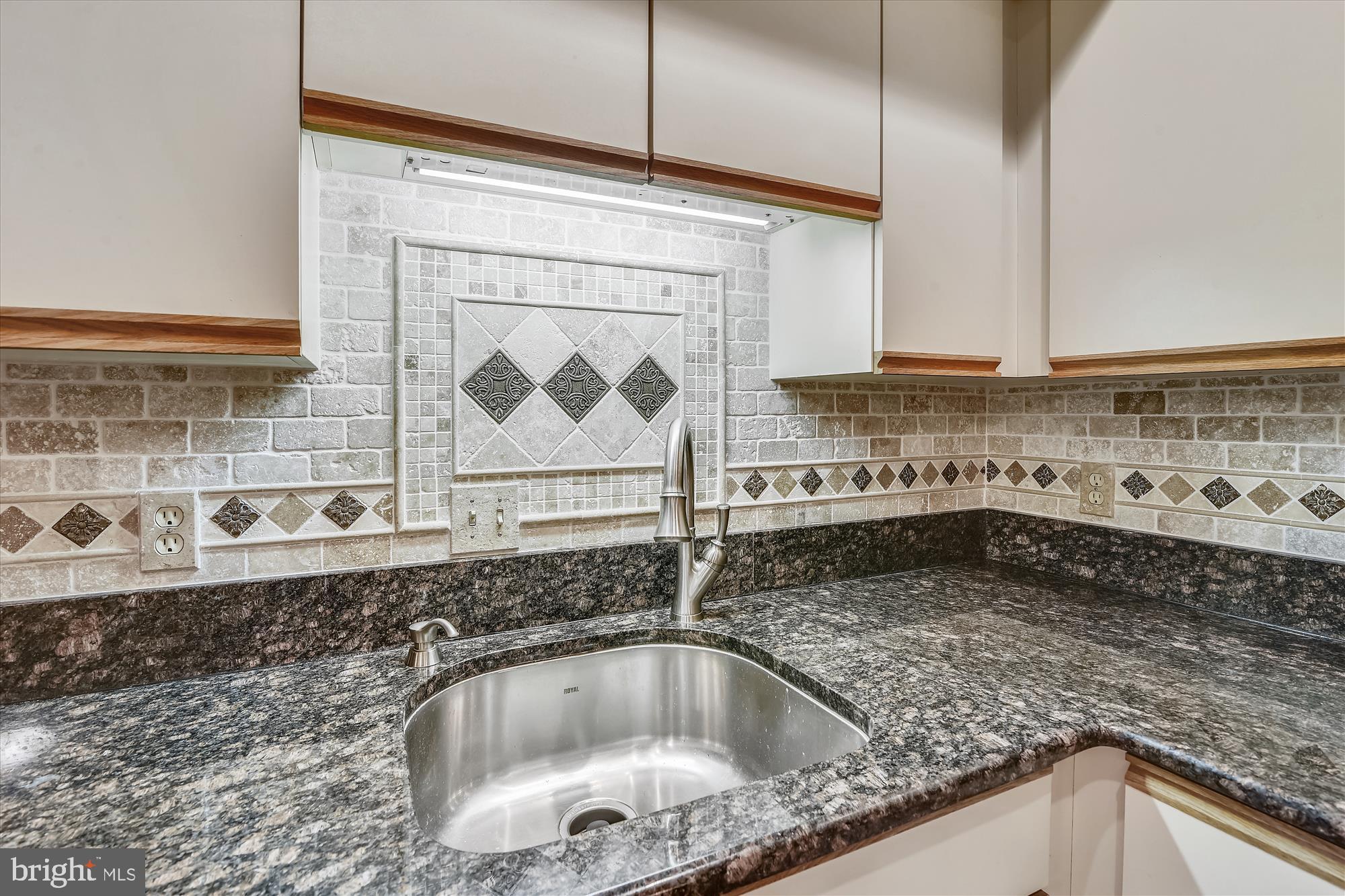 WATERFORD SQUARE - Residential