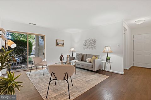 11710 OLDE ENGLISH DRIVE 11710-B RESTON VA 20190