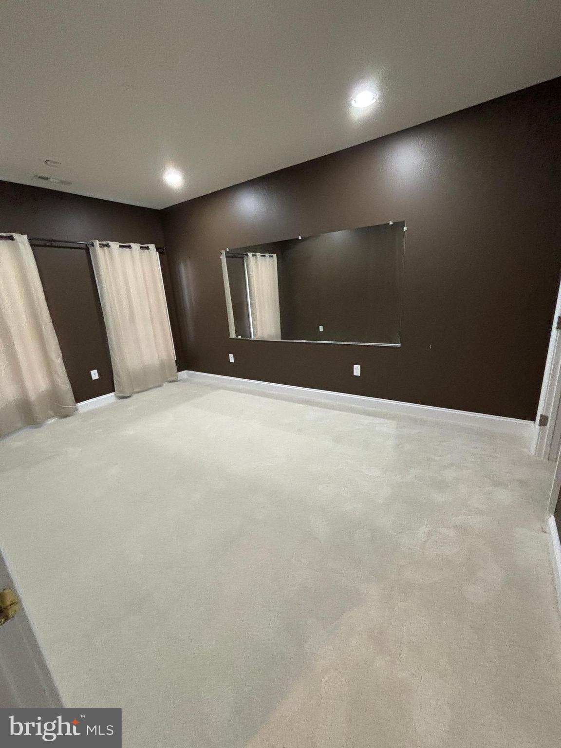 RIVER CREEK - Residential Lease