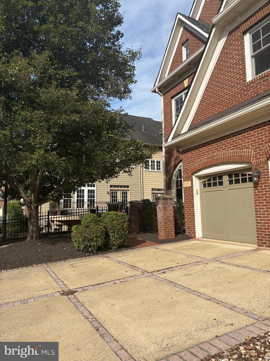 RIVER CREEK - Residential Lease