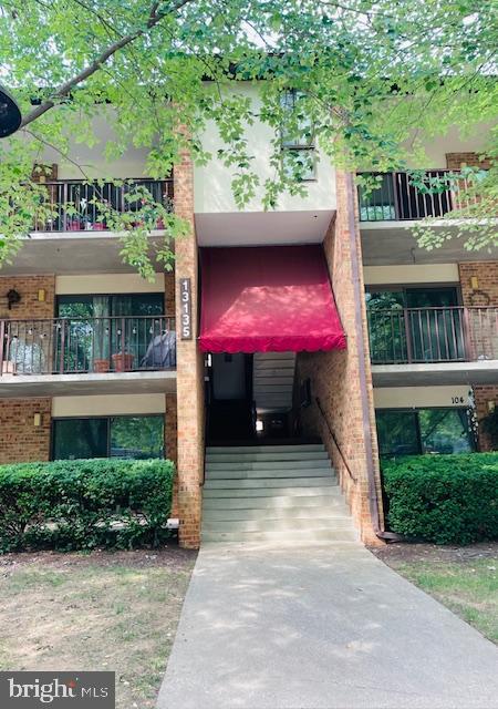 Credit score need 680+
Spacious & Remodeled Patio-Level Condo for Rent – 2BR/1BA – Over 1,000 Sq Ft!
This beautifully remodeled and exceptionally clean 2-bedroom, 1-bath patio-level condo offers comfort, space, and convenience in one unique rental. With over 1,000 square feet, this home features a spacious living room with sliding glass doors leading to a private patio and lawn area—perfect for outdoor relaxation or entertaining.
Enjoy a separate dining room, a galley-style kitchen with ample countertop space and cabinetry, and laminate flooring throughout the main living areas. Recent updates include fresh paint, a new granite countertop, and a new patio door (to be installed soon).
The unit also includes an in-unit washer and dryer and a storage closet in the storage room, offering plenty of space for your belongings.
Landlord paid Condo fee includes:
✅ Water & sewer
✅ Access to the community pool
✅ Plenty of parking for residents and guests
The neighborhood is ideally located near multiple shopping centers, schools, and employment hubs, all within one mile — making it a perfect fit for commuters and families alike.