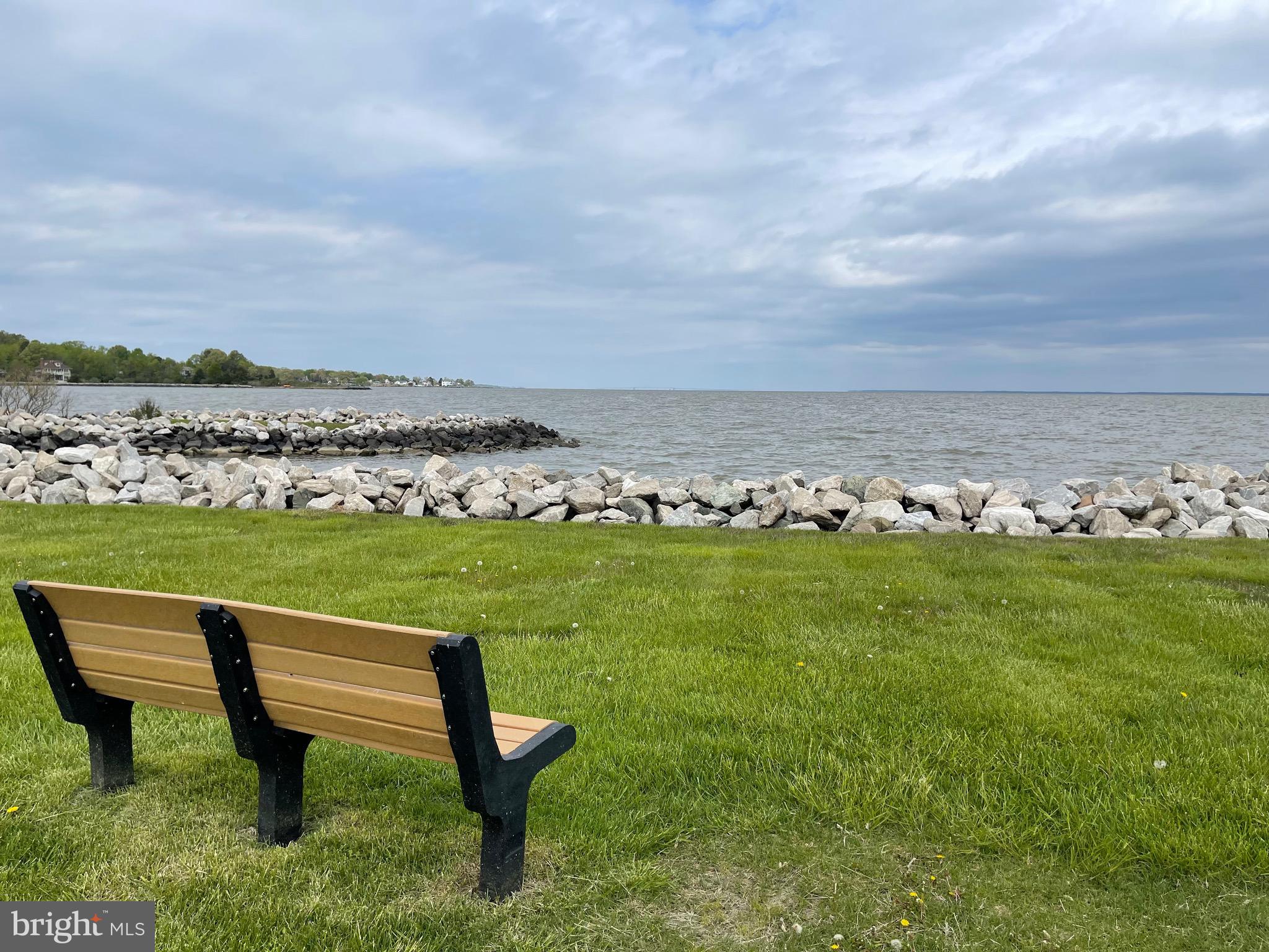 COLUMBIA BEACH - Land