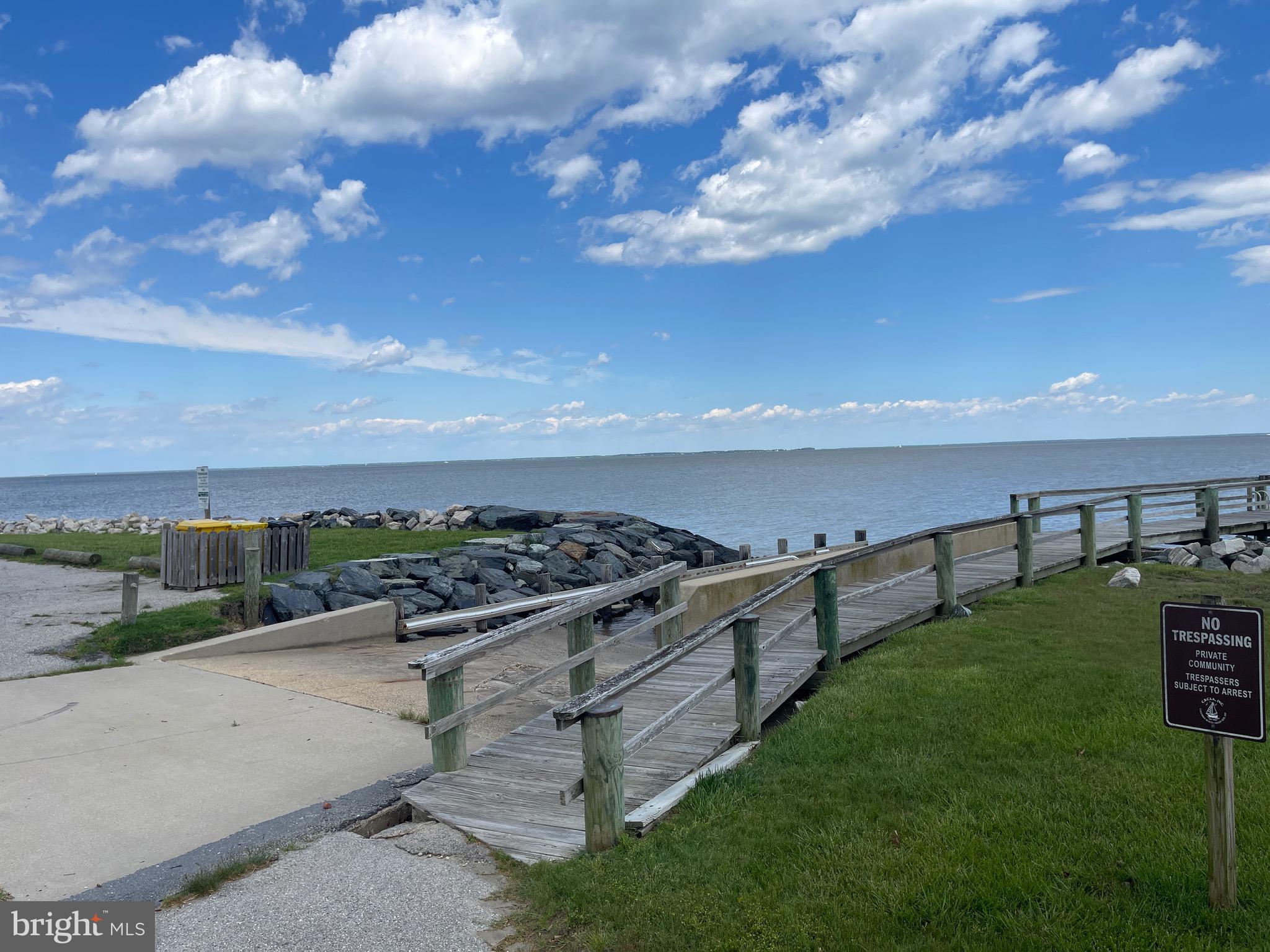 COLUMBIA BEACH - Land