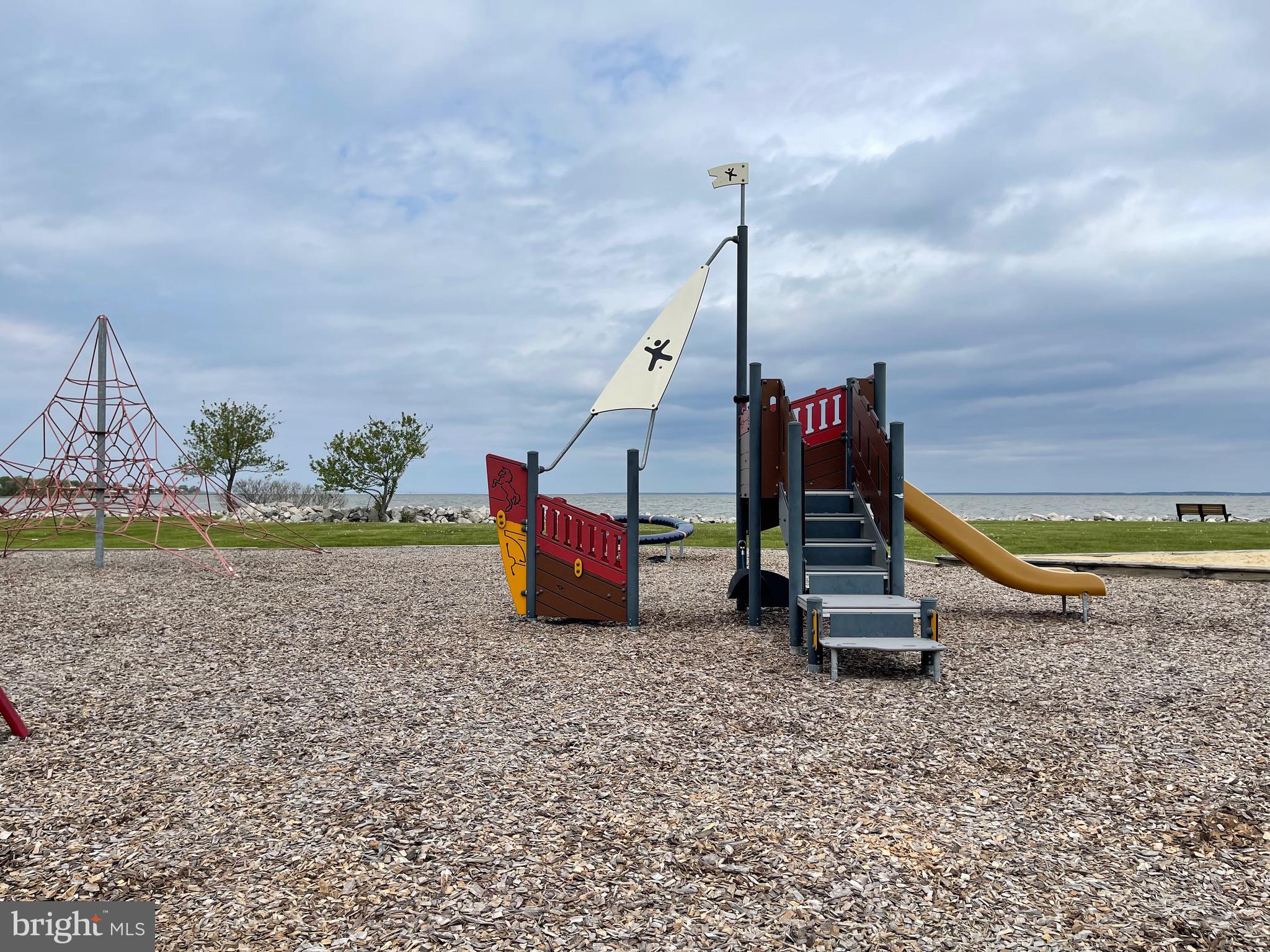 COLUMBIA BEACH - Land