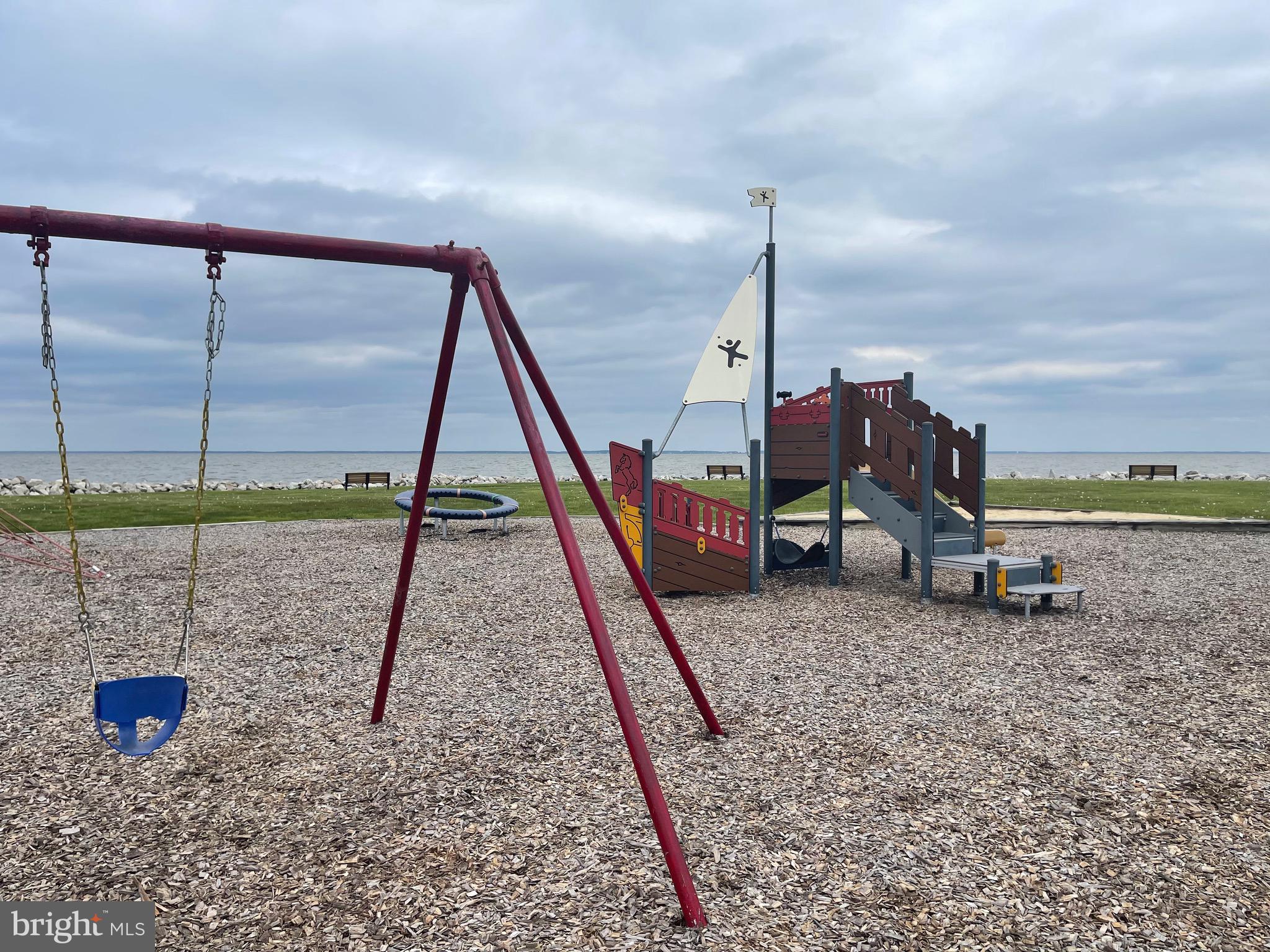 COLUMBIA BEACH - Land