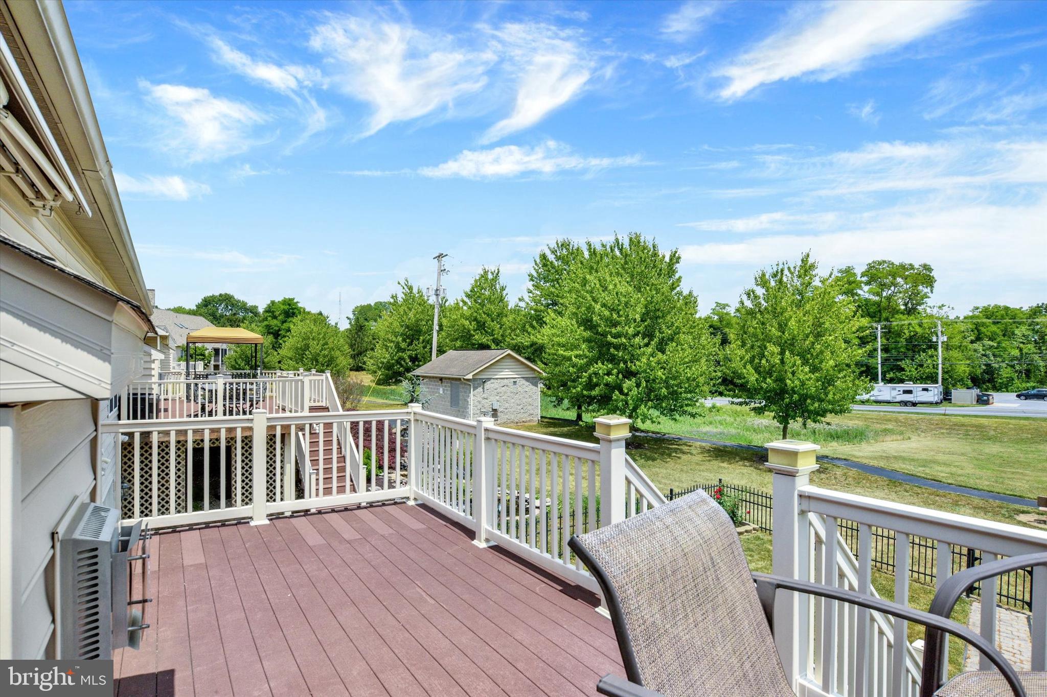 215 BROOKRIDGE COURT