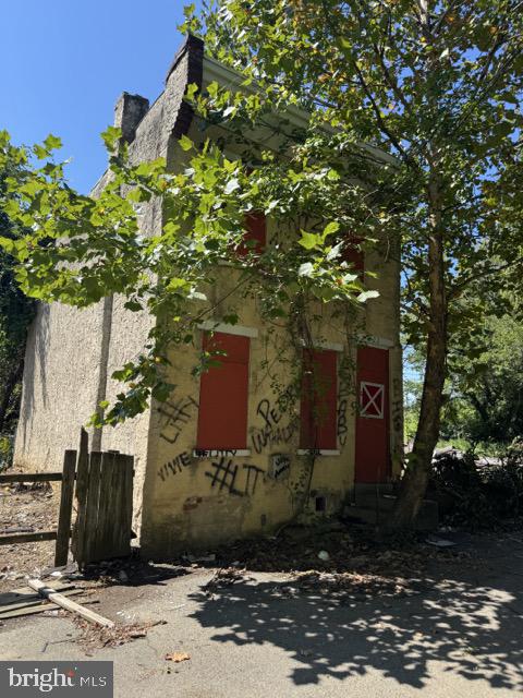 CASH ONLY. HOME IS SOLD IN AS IS CONDITION SELLER WILL MAKE NO REPAIRS! SELLER WILL NOT CLEAN OUT PROPERTY BEFORE SETTLEMENT NO DISCLOSURES! GREAT FOR A FIX AND FLIP OR BUY AND HOLD! GREAT LOCATION WALKING DISTANCE FROM SUBARU PARK (PHILA UNION STADIUM) The buyer pays all closing costs, transfer tax and title fees. Can likely close fast, title is already ordered.