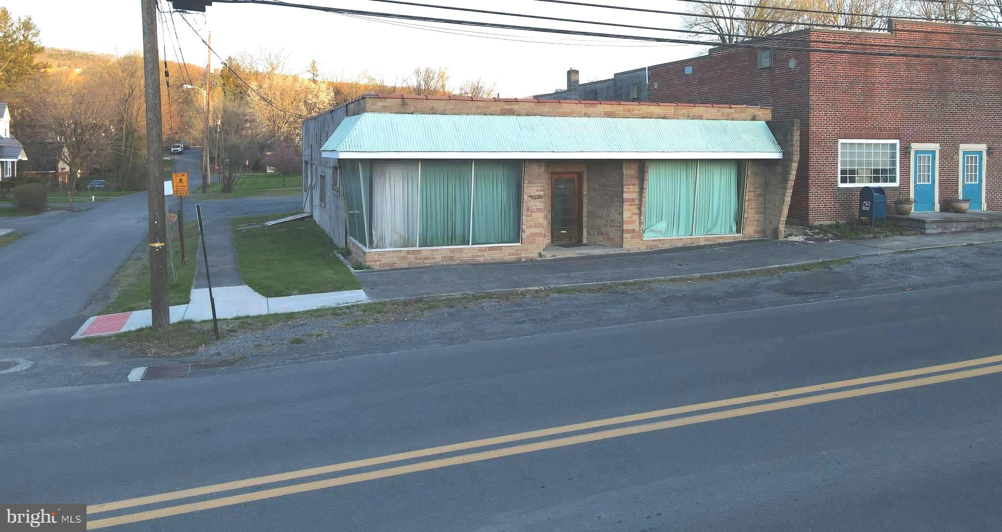 CALL TODAY TO SEE THIS OFFICE/COMMERCIAL SPACE LOCRETED IN THE HEART OF ROMNEY, WV! THE PROPERTY SITS IN A GREAT LOCATION ALONG N. HIGH STREET (AKA RT 28), IS EASILY ACCESSIBLE AND HIGHLY VISIBLE TO THE MANY CARS THAT PASS BY ON A DAILY BASIS. THE PROPERTY HAS AMPLE PARKING IN THE REAR. IF YOU HAVE BEEN LOOKING FOR A SPACE TO OPEN YOUR BUSINESS VENTURE OR TO EXPAND, THEN TRY THIS ONE. THE BANKS AND OTHER BUSINESSES ARE ALL WITHIN WALKING DISTANCE.
THIS BUILDING HAD 3 BUSINESSES OPERATING AT ONE TIME. TWO OF THOSE HAD A SHARED BATHROOM. THE OTHER HAS ITS OWN BATHROOM. IF YOU ADDED ANOTHER HALF BATH IN THE PART THAT WAS A DENTAL OFFICE, YOU COULD HAVE THREE COMPLETELY SEPARATE OFFICES. THAT WOULD BRING IN SOME GOOD INCOME. THE BUILDING DOES NEED REMODELING .