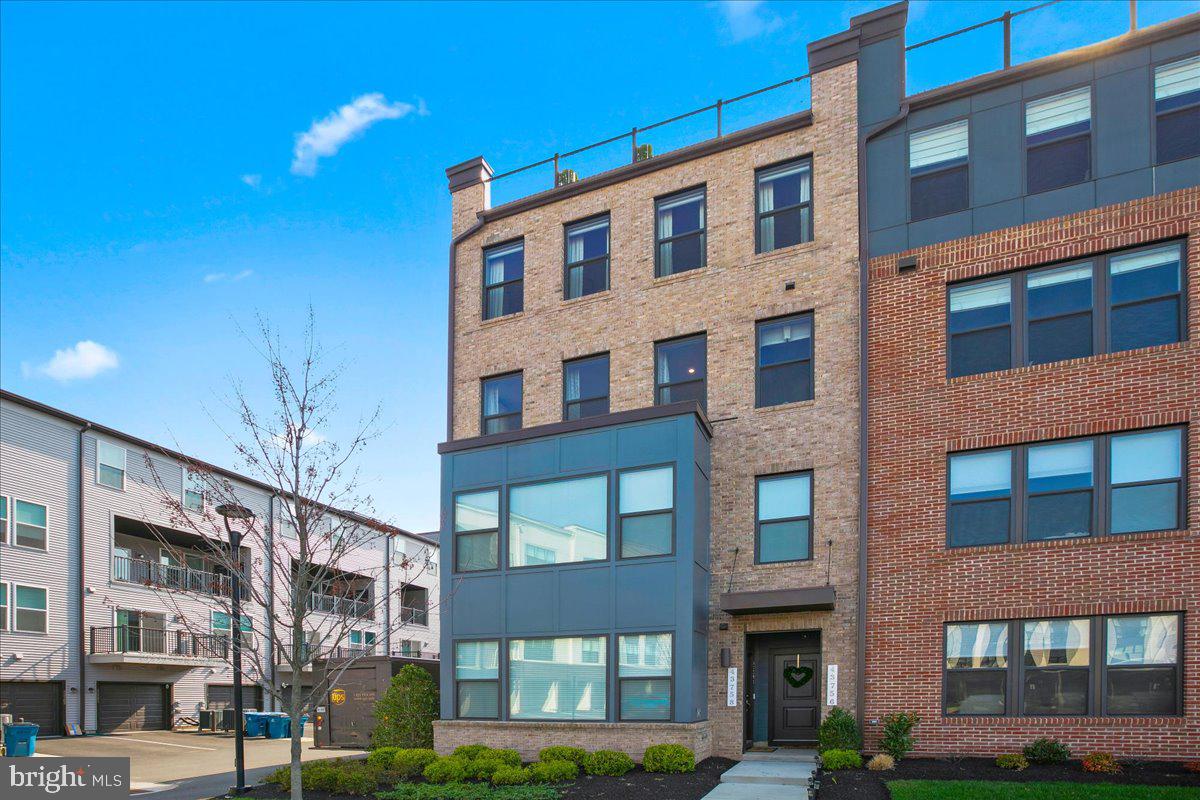 ASHBURN STATION - Residential