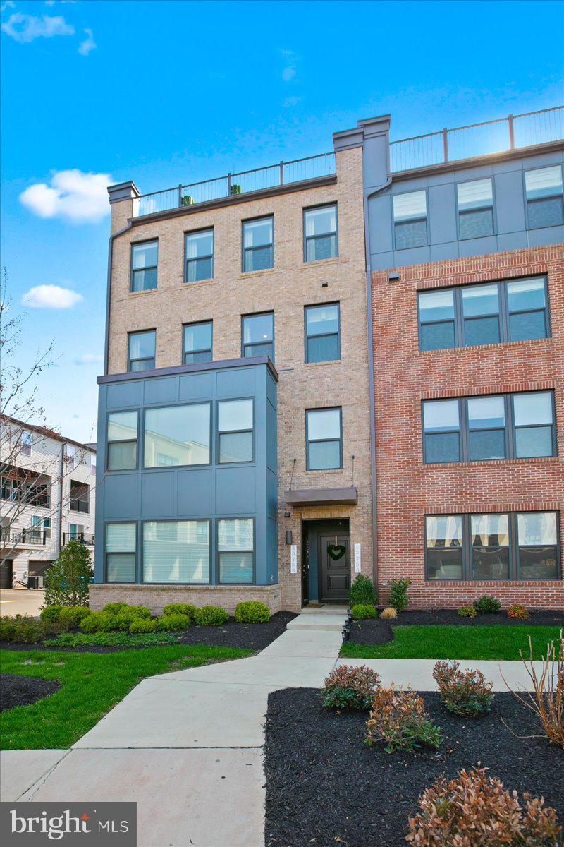 ASHBURN STATION - Residential