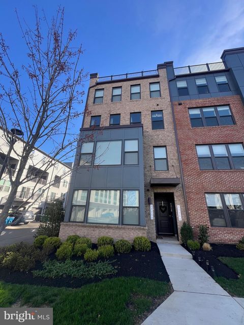 Townhouse For Sale - 43756 Transit Square<br/> ASHBURN, VA 20147