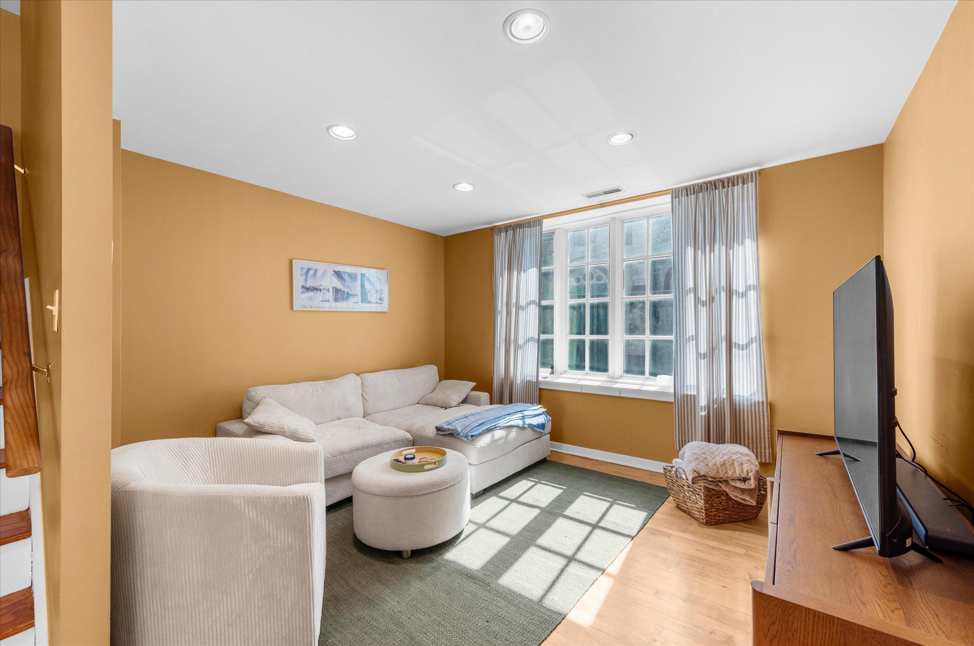 1901 GREEN STREET 9