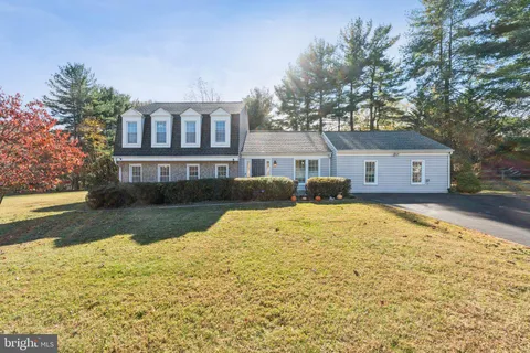 8124 Seneca View Drive, Gaithersburg, MD MLS: MDMC2208068