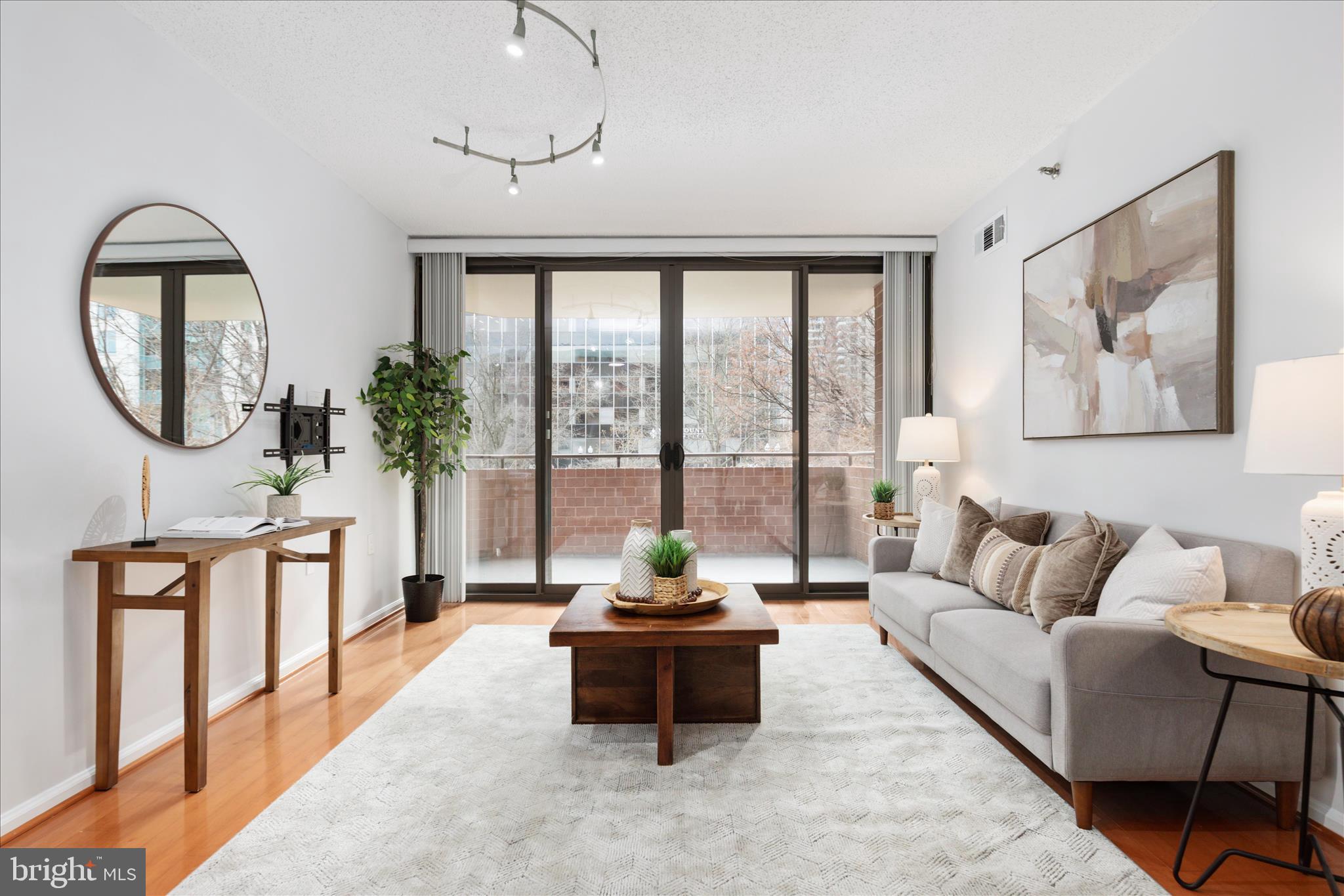 1001 N RANDOLPH STREET 202