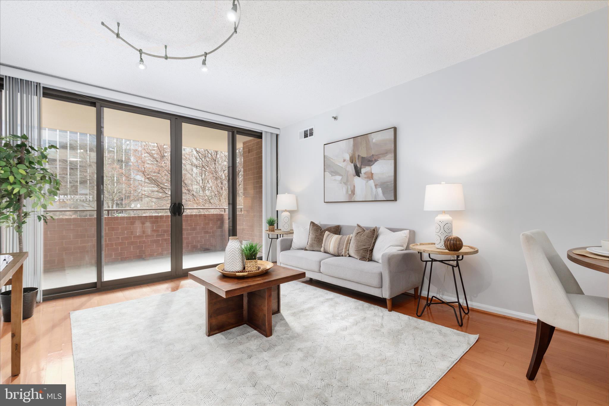 1001 N RANDOLPH STREET 202