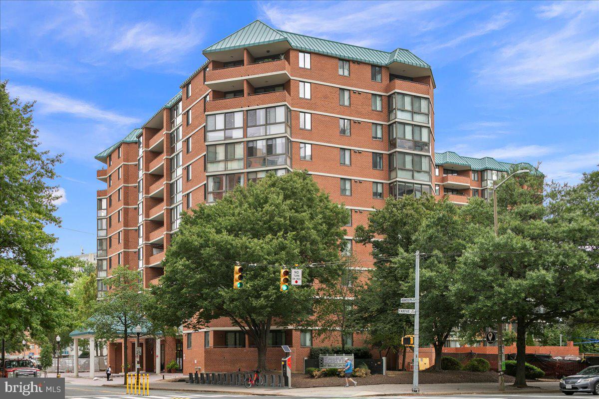 1001 N RANDOLPH STREET 202