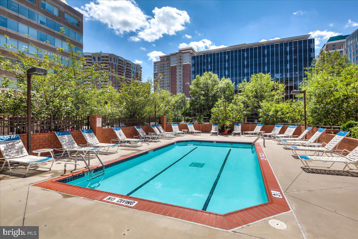 EASTVIEW AT BALLSTON METRO - Residential