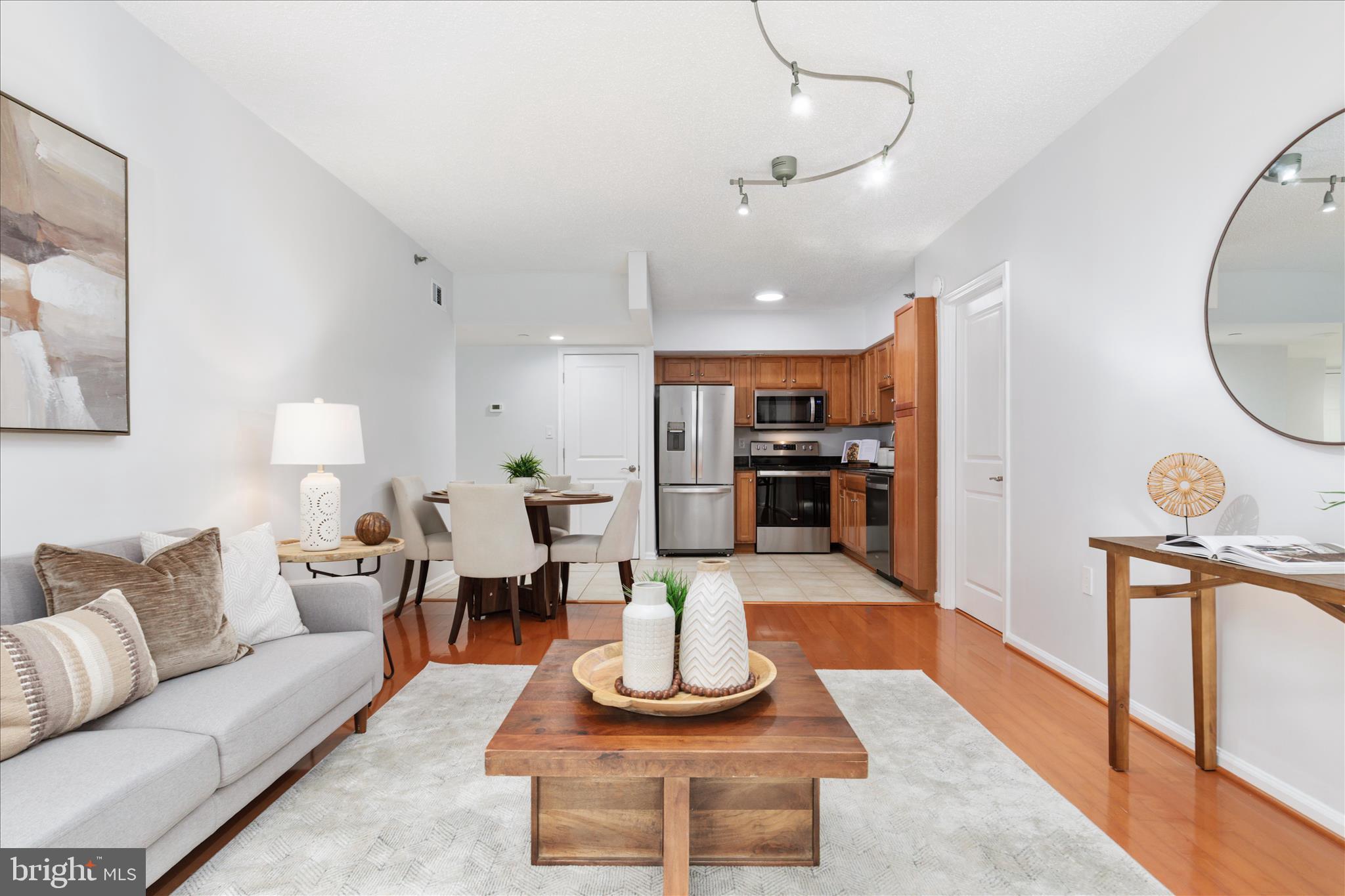 1001 N RANDOLPH STREET 202