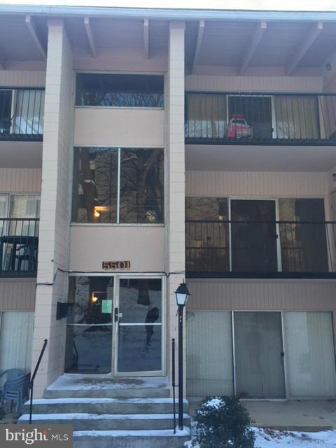 Nice one bedroom one bath condo.some TLC needed, Close to public transportation and shopping. The First Look expires 1-29-15.This is a Fannie Mae HomePath property.