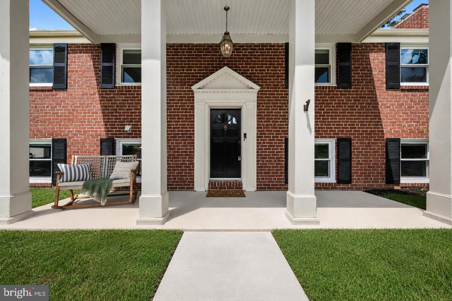 3906 FOXHILL DRIVE