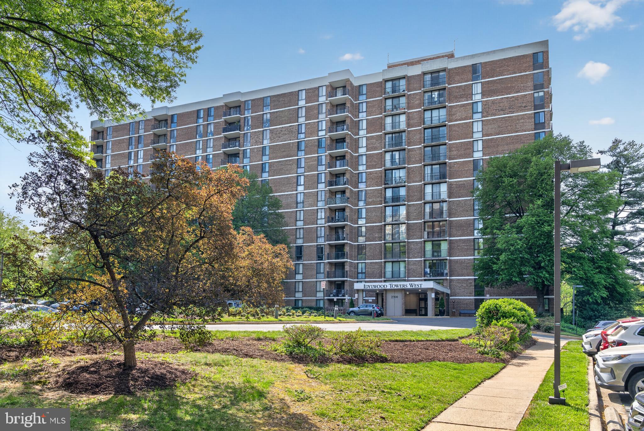 IDYLWOOD TOWERS CONDO - Residential