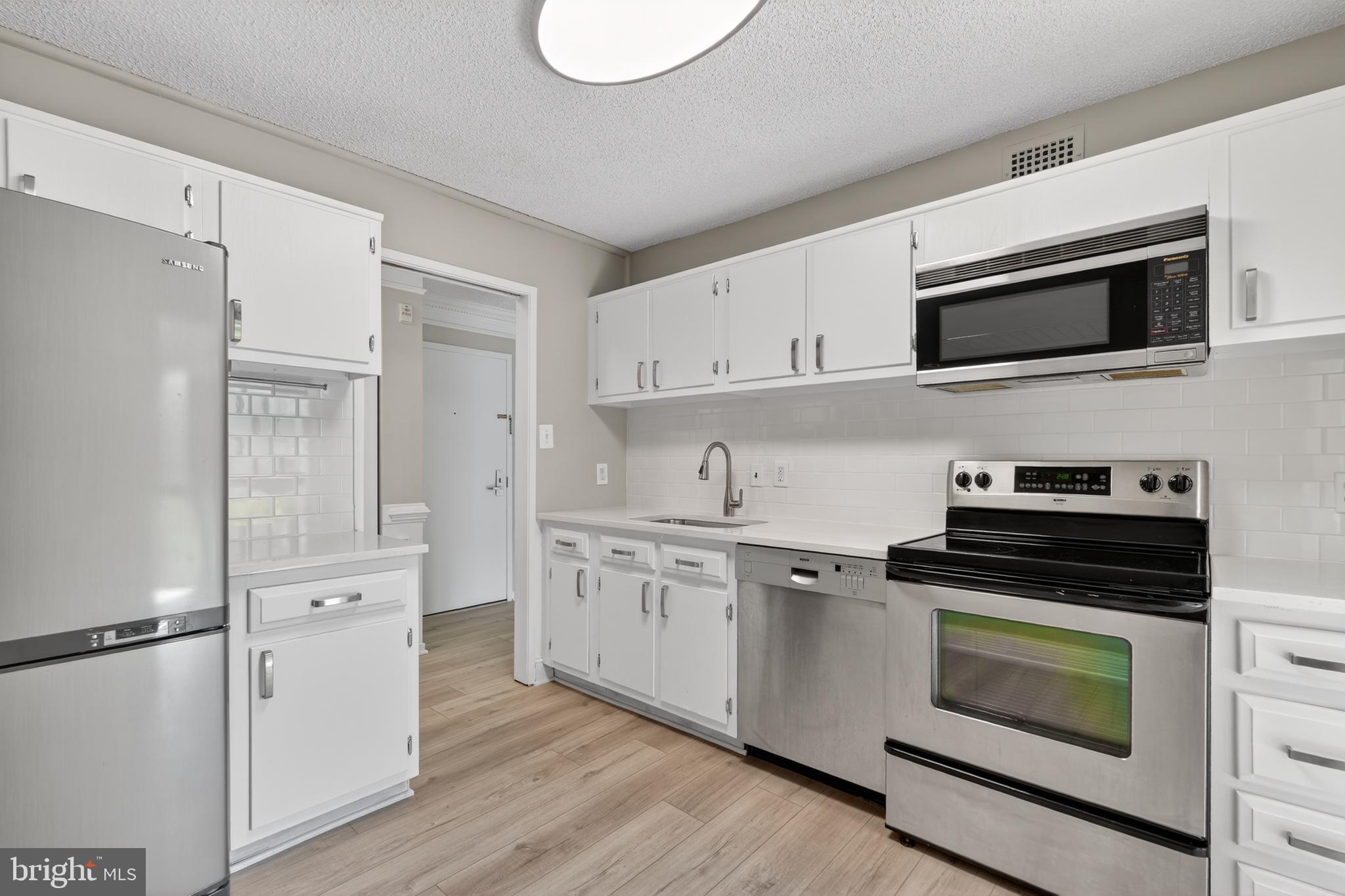 IDYLWOOD TOWERS CONDO - Residential