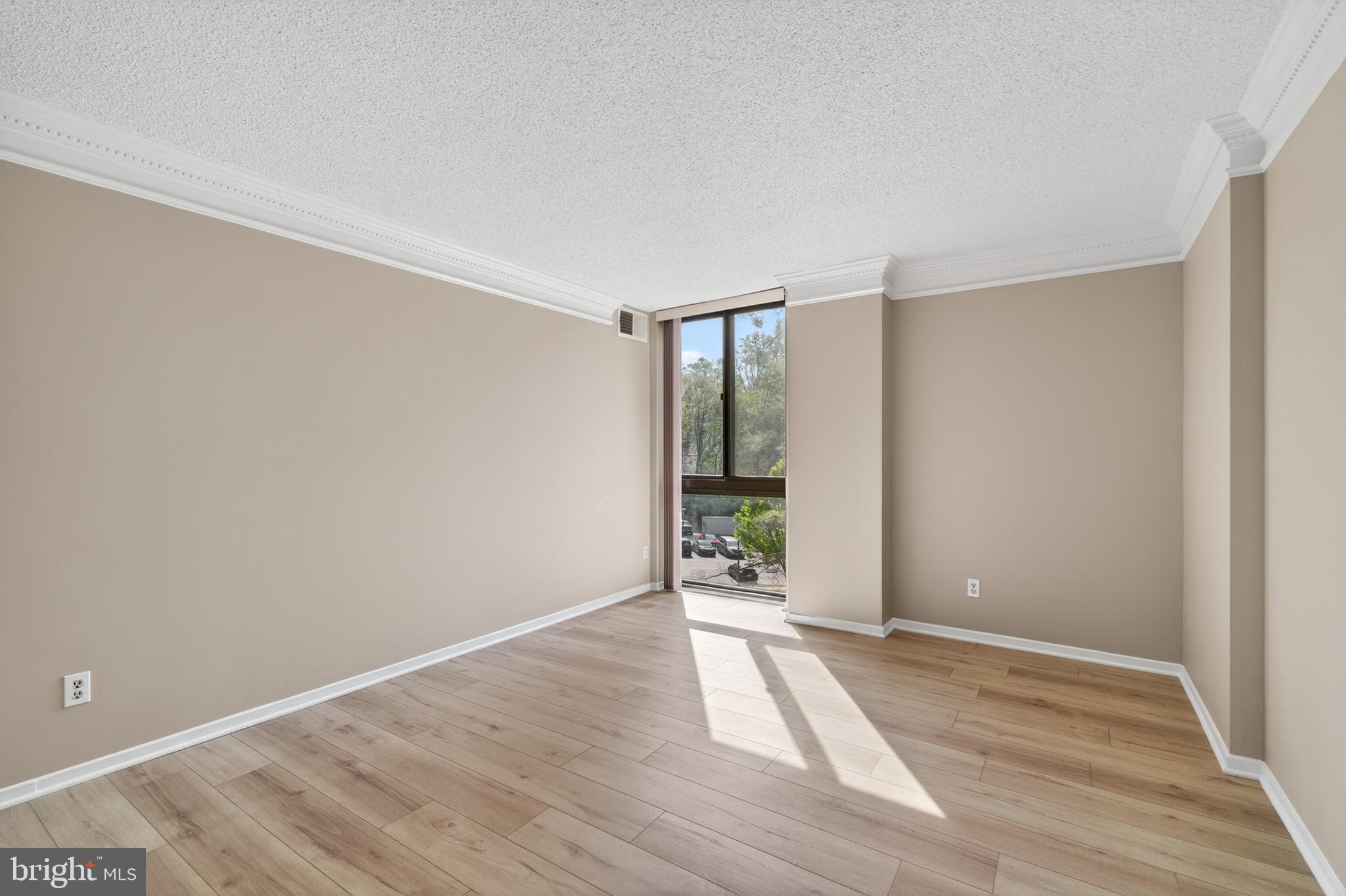 IDYLWOOD TOWERS CONDO - Residential