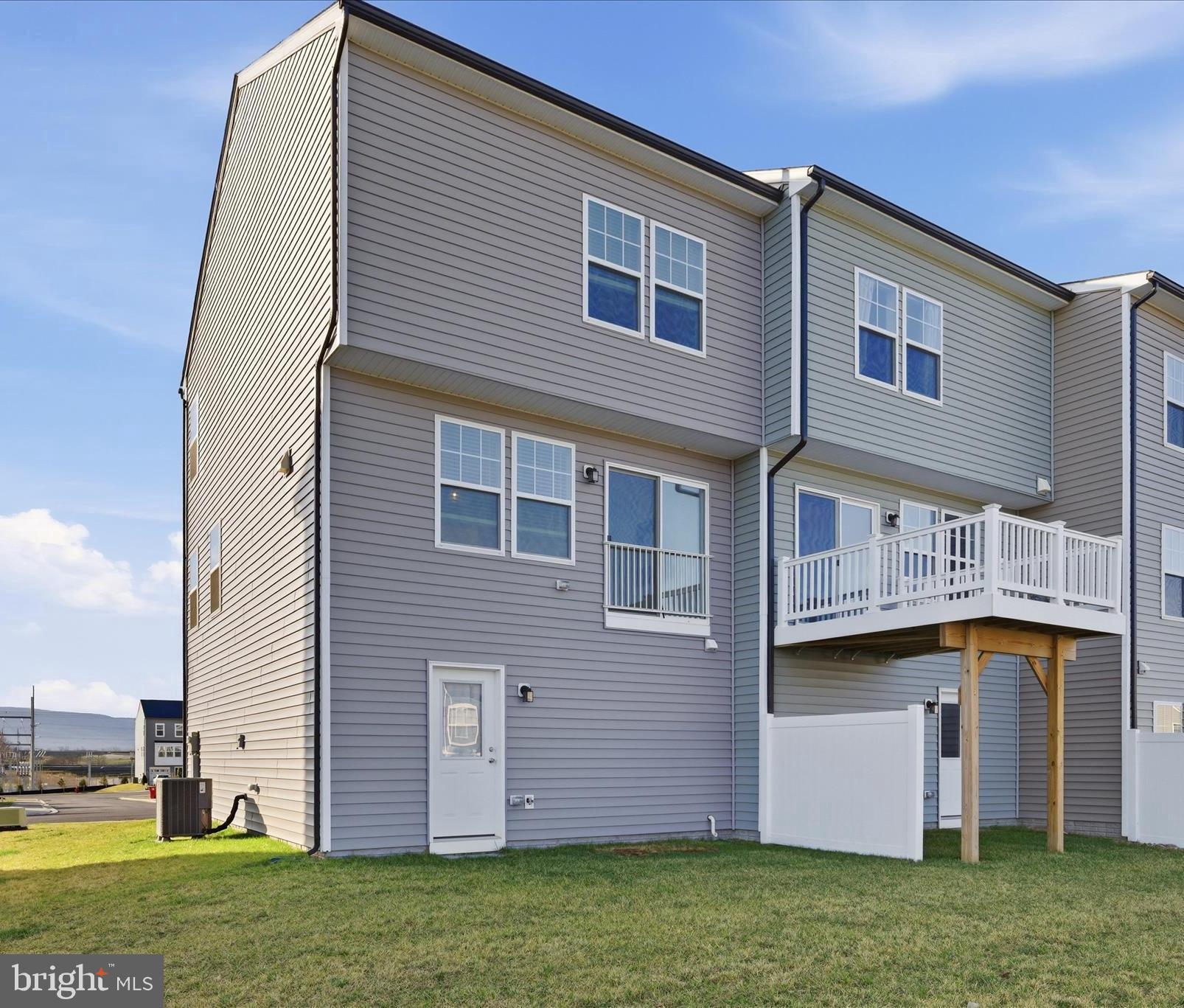 KING'S CROSSING - Residential