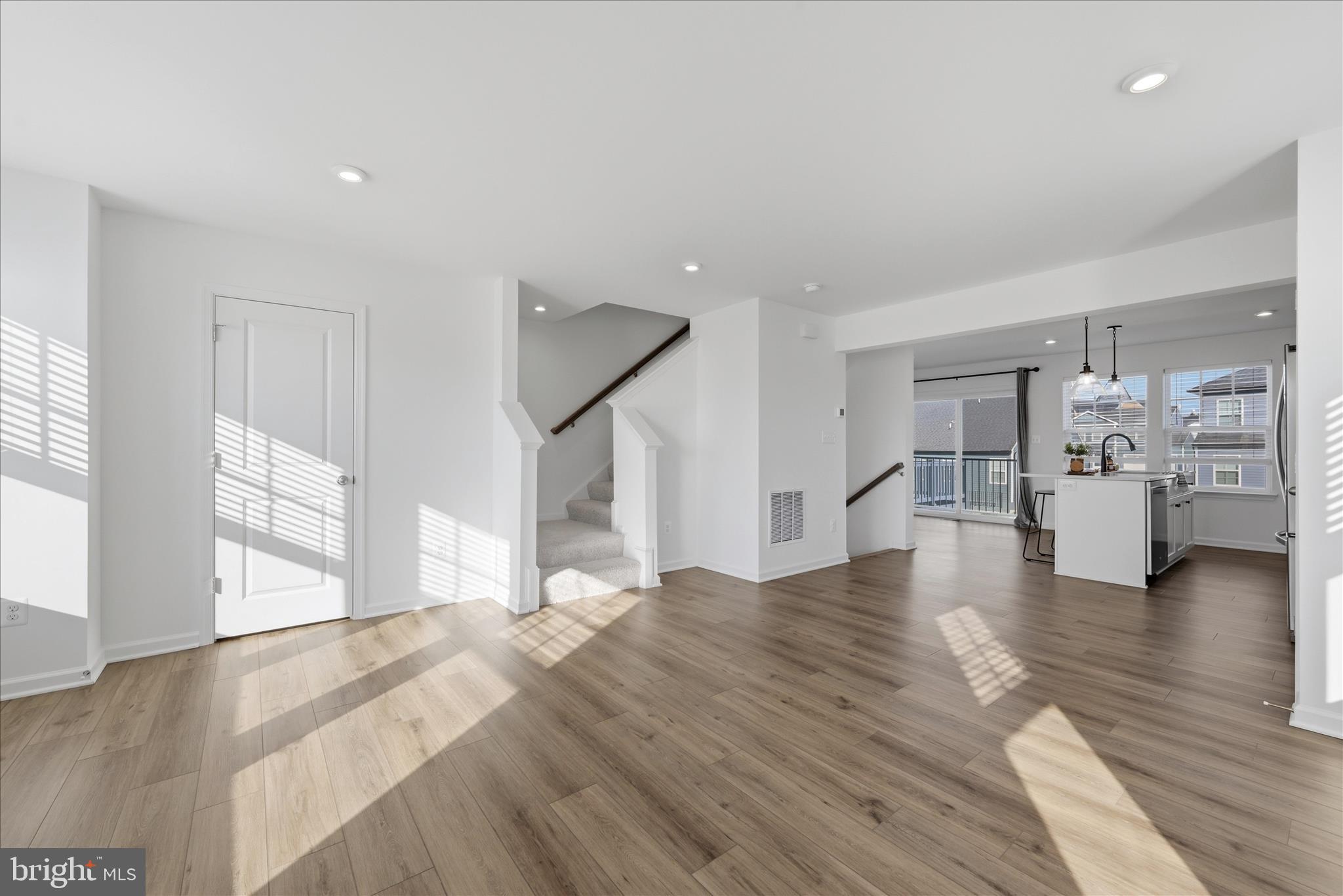 KING'S CROSSING - Residential