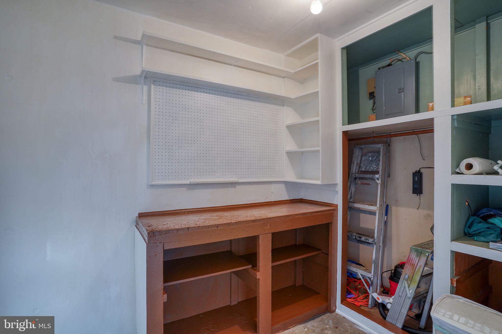 KENT ACRES - Residential