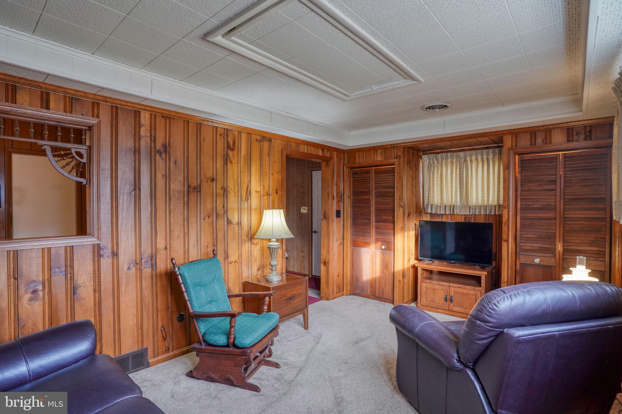 KENT ACRES - Residential